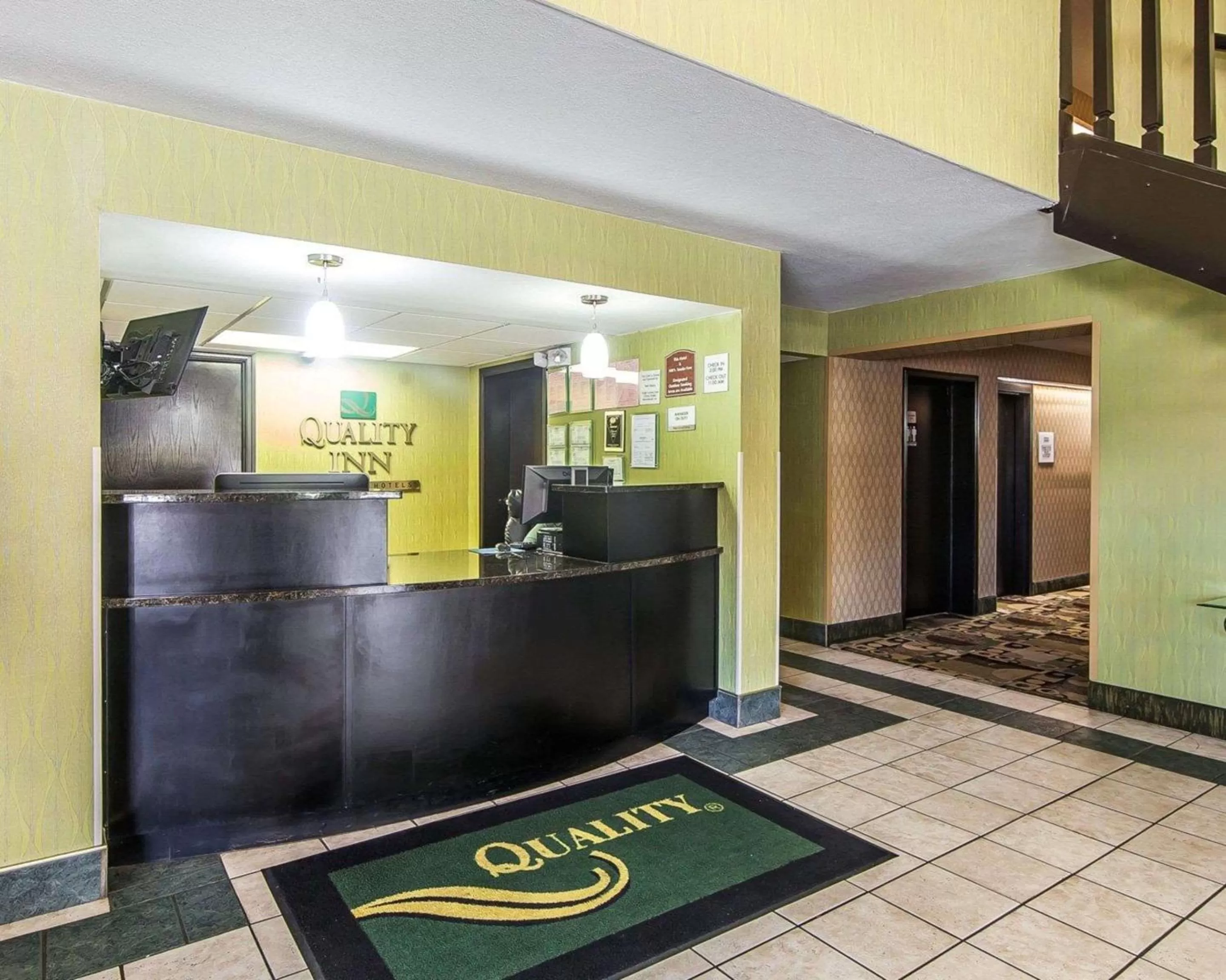 Lobby or reception in Quality Inn West I - 75