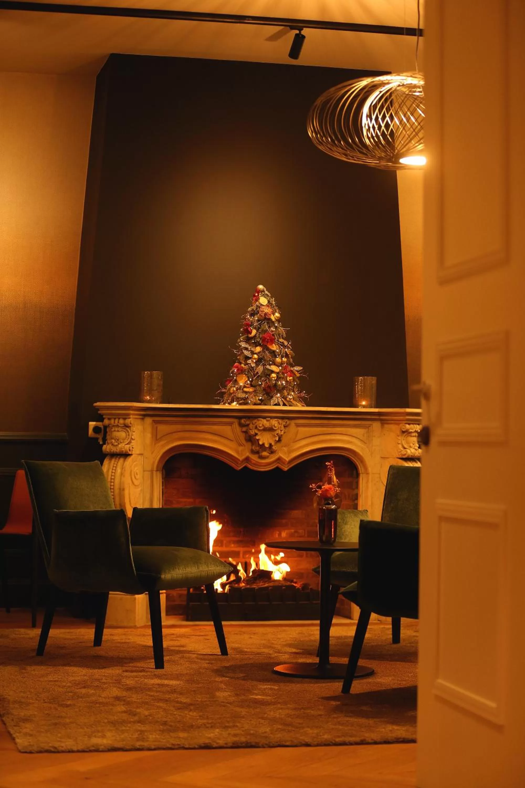 Restaurant/places to eat in Hotel Acacia