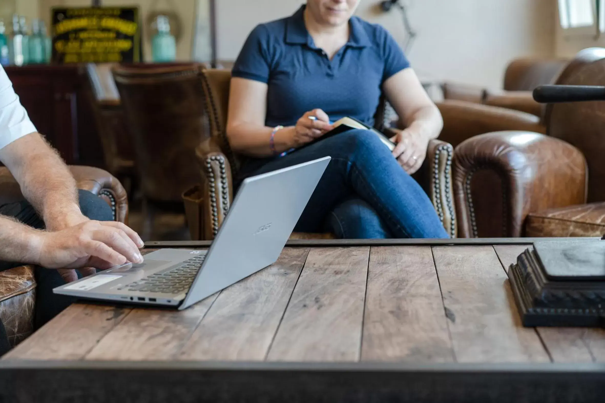 Lounge or bar in Brit Hotel Essentiel Cholet Lounge or bar in Brit Hotel Essentiel Cholet