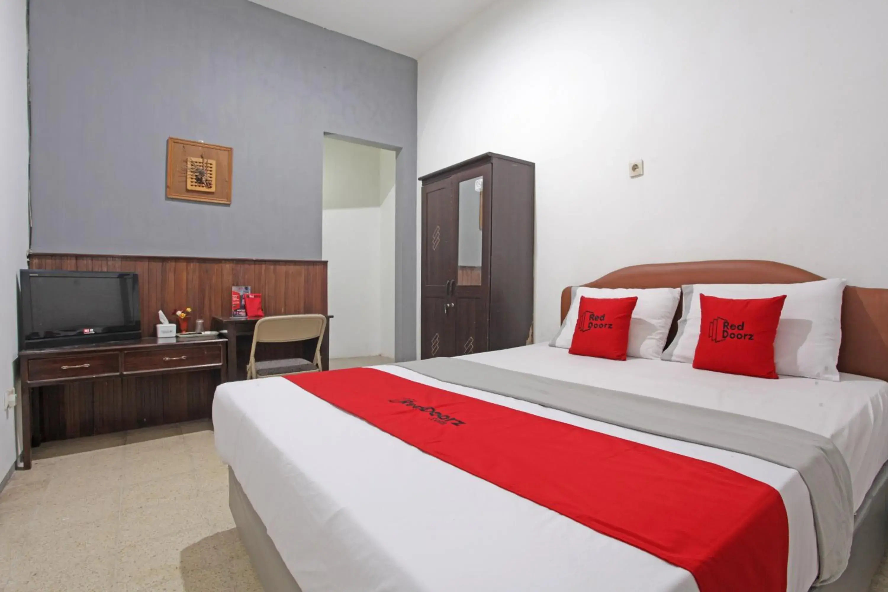 Bedroom, Bed in RedDoorz @ Soekarno Hatta 2