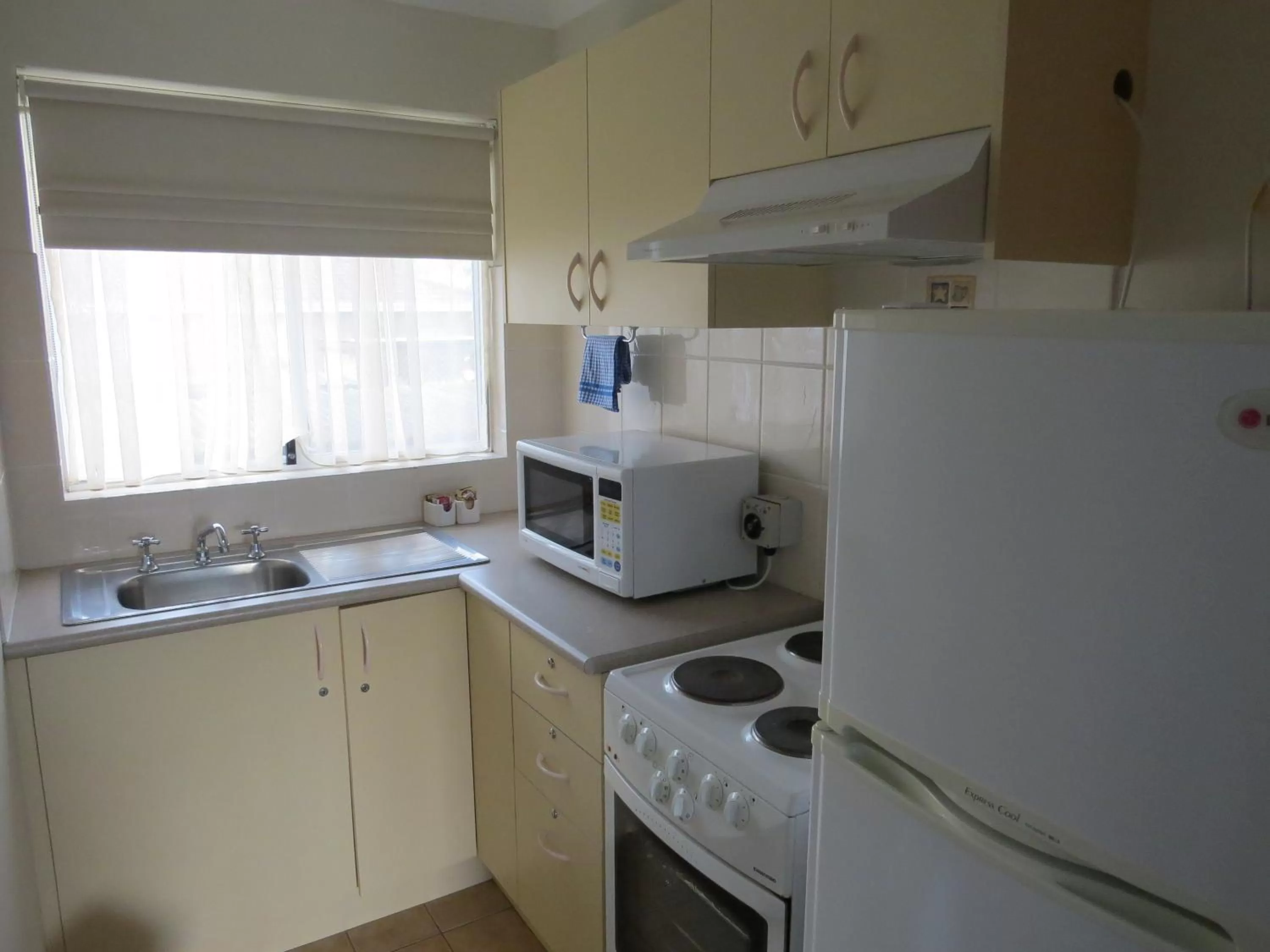 Kitchen or kitchenette in George Bass Motor Inn