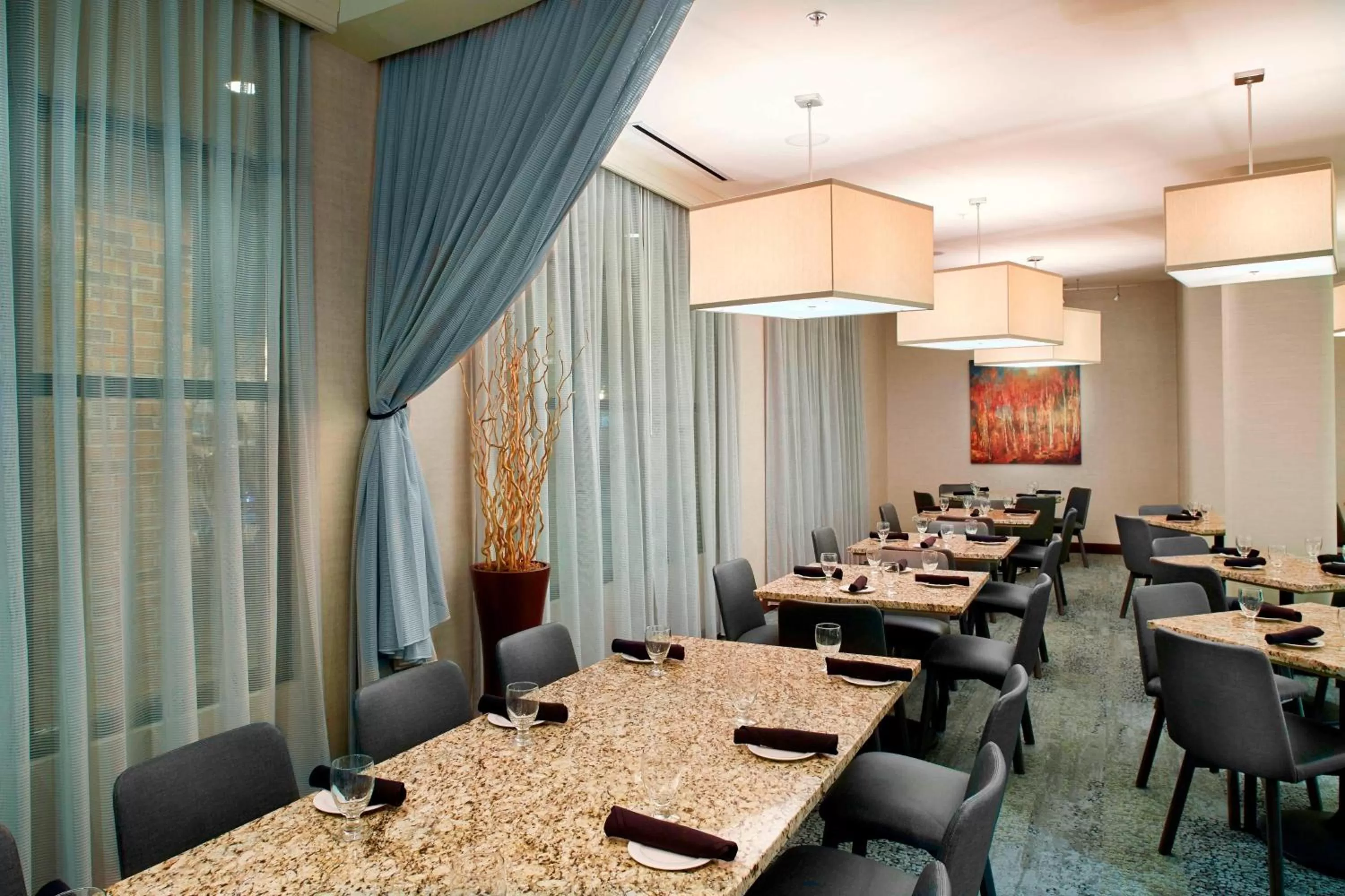 Restaurant/places to eat in Courtyard Hamilton