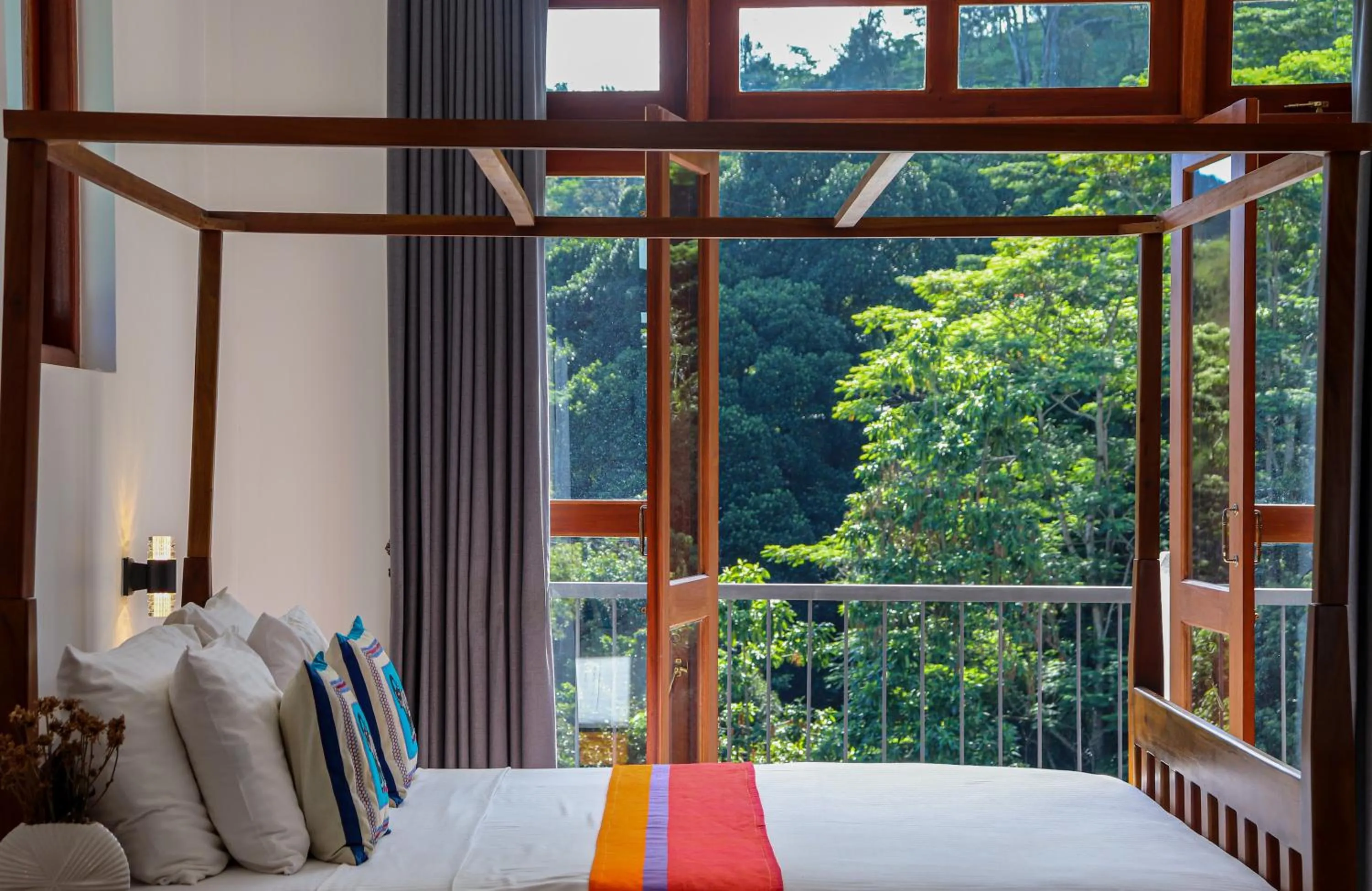 Shower, Bed in Hanthana House