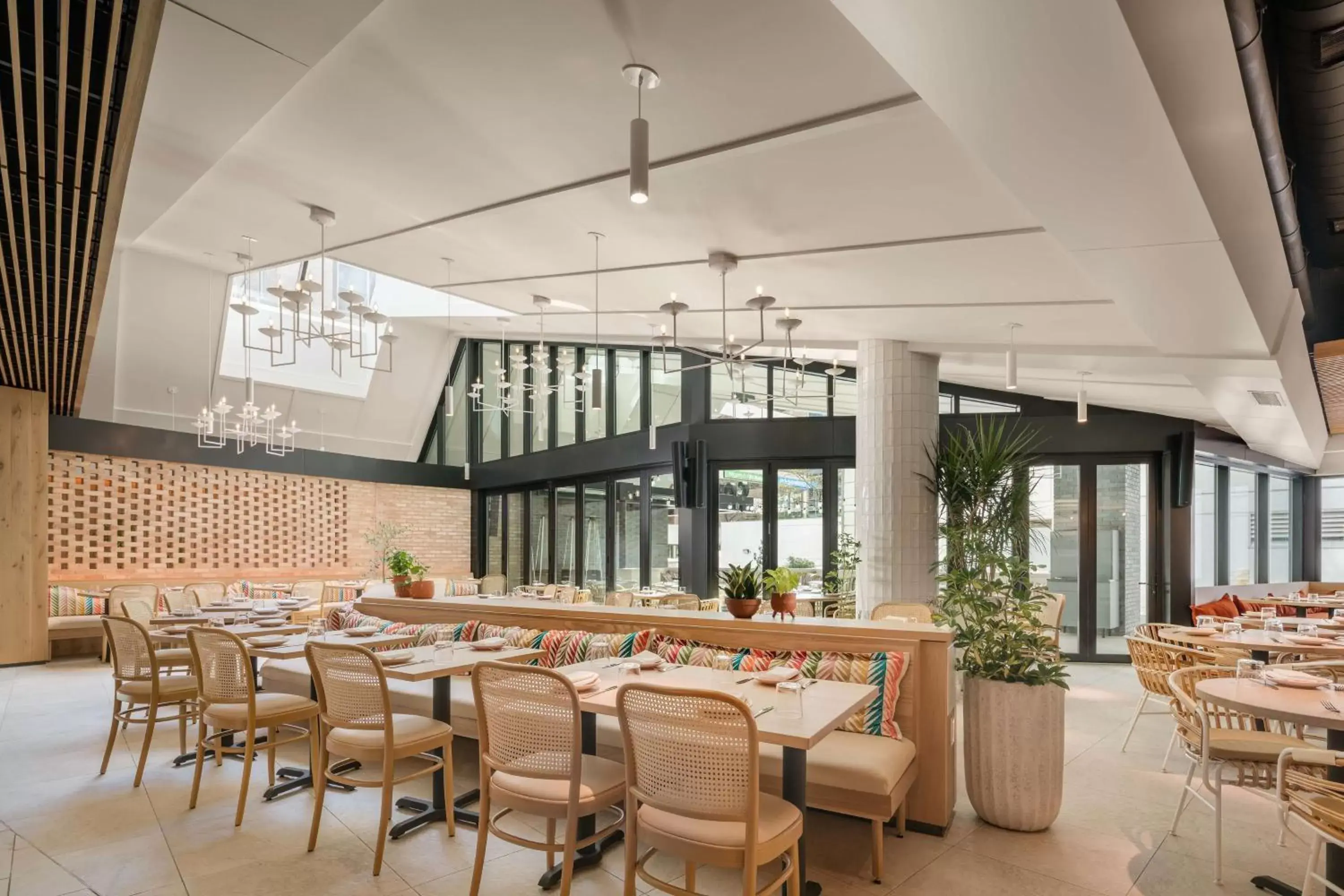 Dining area, Restaurant/Places to Eat in Motto by Hilton Philadelphia Rittenhouse Square