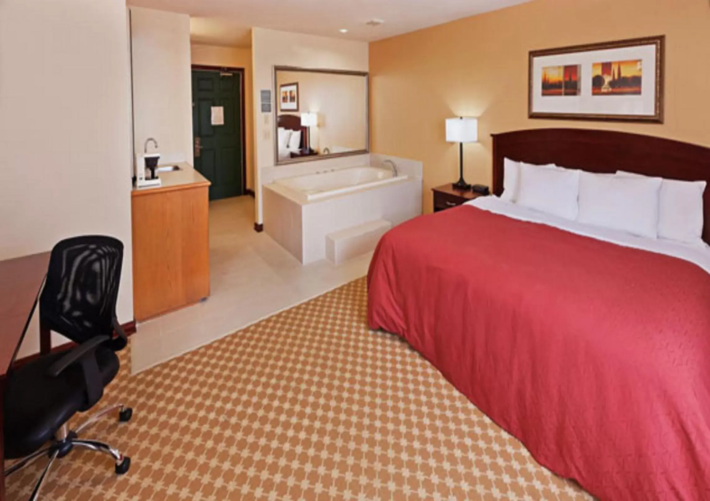 Photo of the whole room, Bed in Country Inn & Suites by Radisson, Tulsa, OK