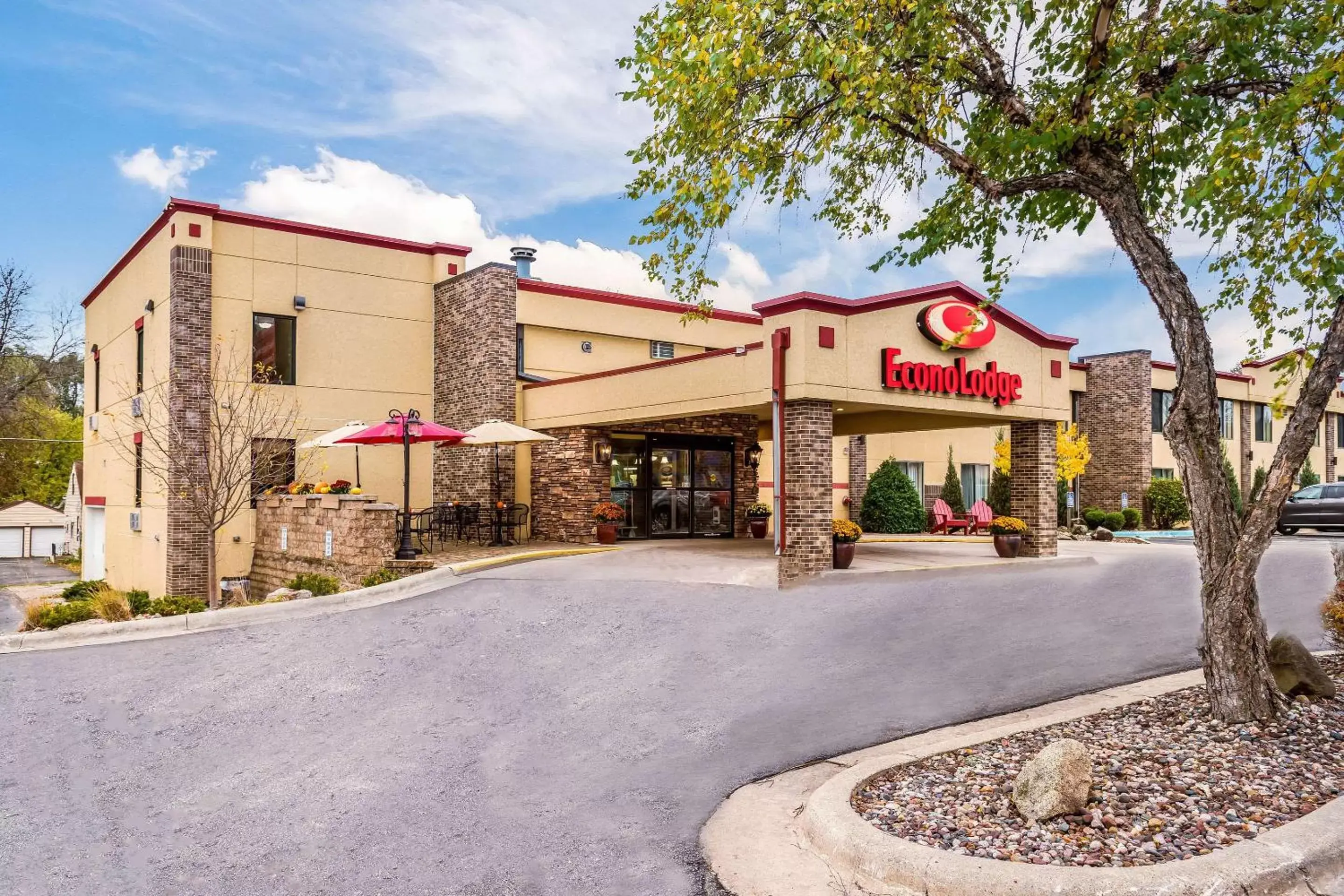 Property Building in Econo Lodge Rochester