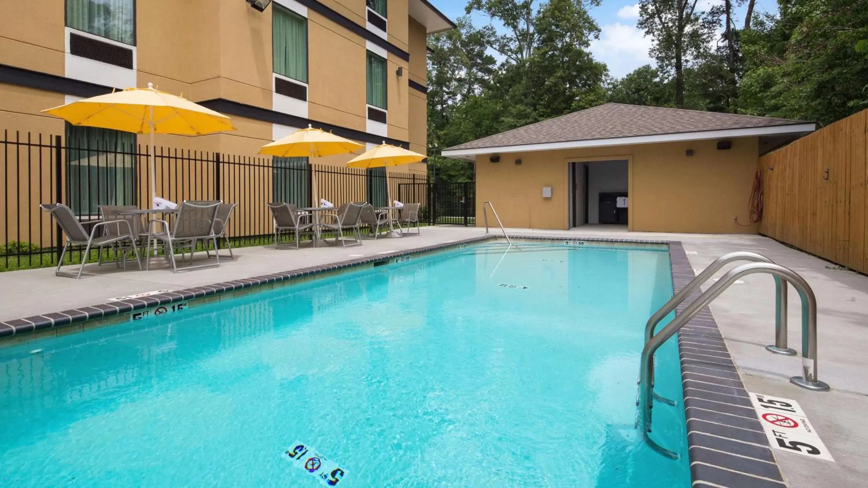 On site, Swimming Pool in Best Western Plus Regency Park