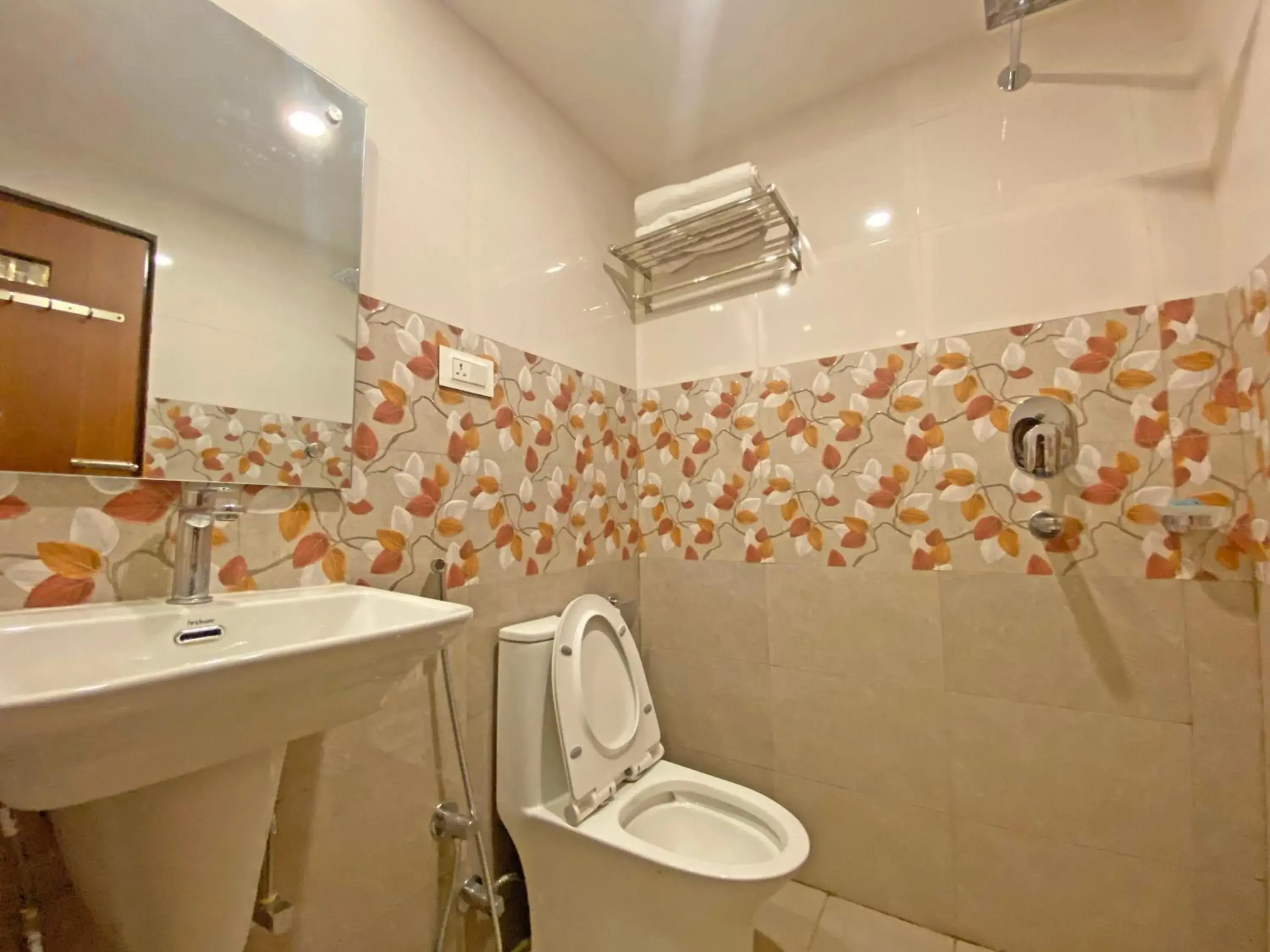 Shower, Bathroom in Hotel Nilakantha Pvt. Ltd
