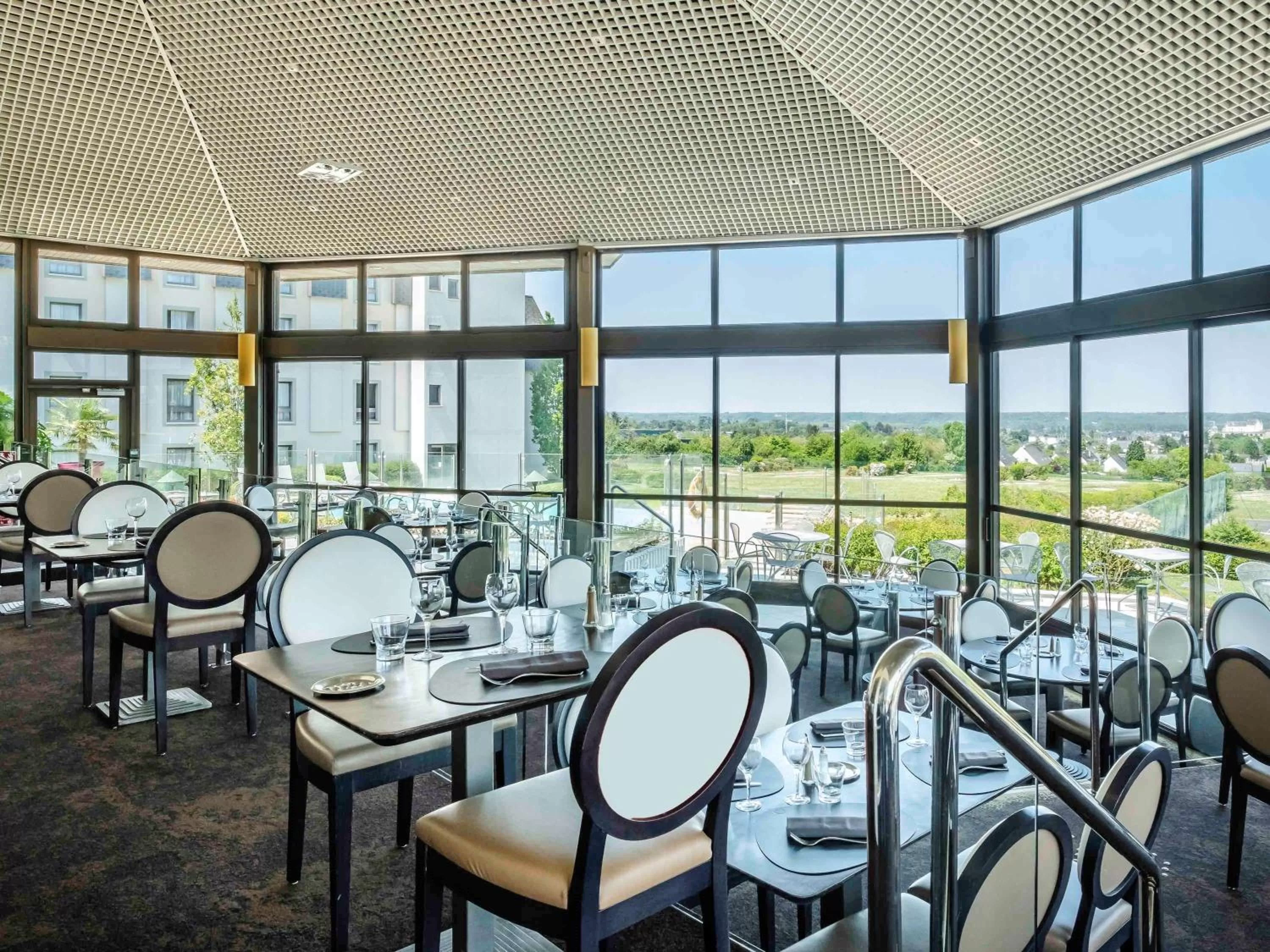 Restaurant/places to eat in Novotel Amboise
