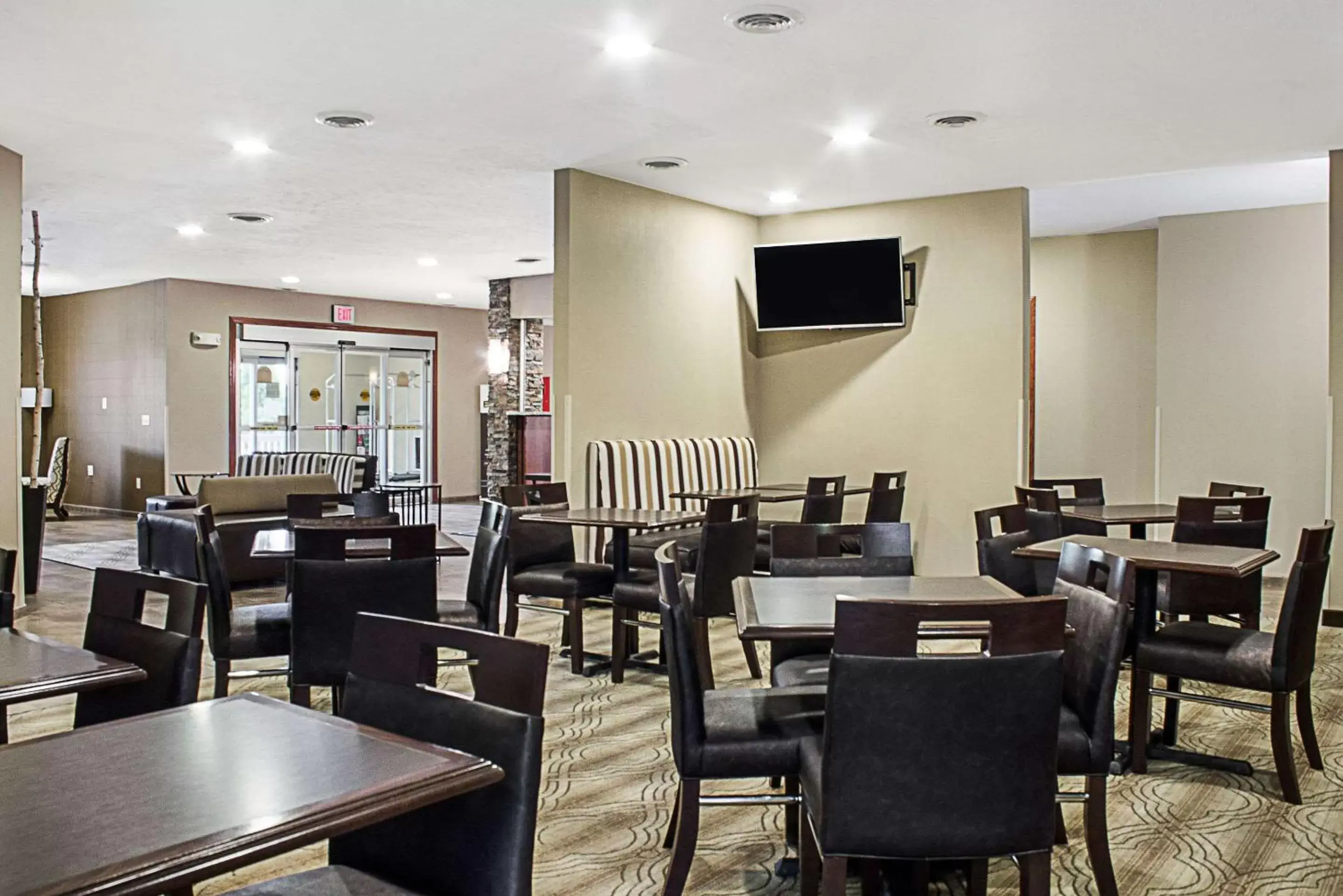 Restaurant/Places to Eat in MainStay Suites Fargo - I-94 Medical Center