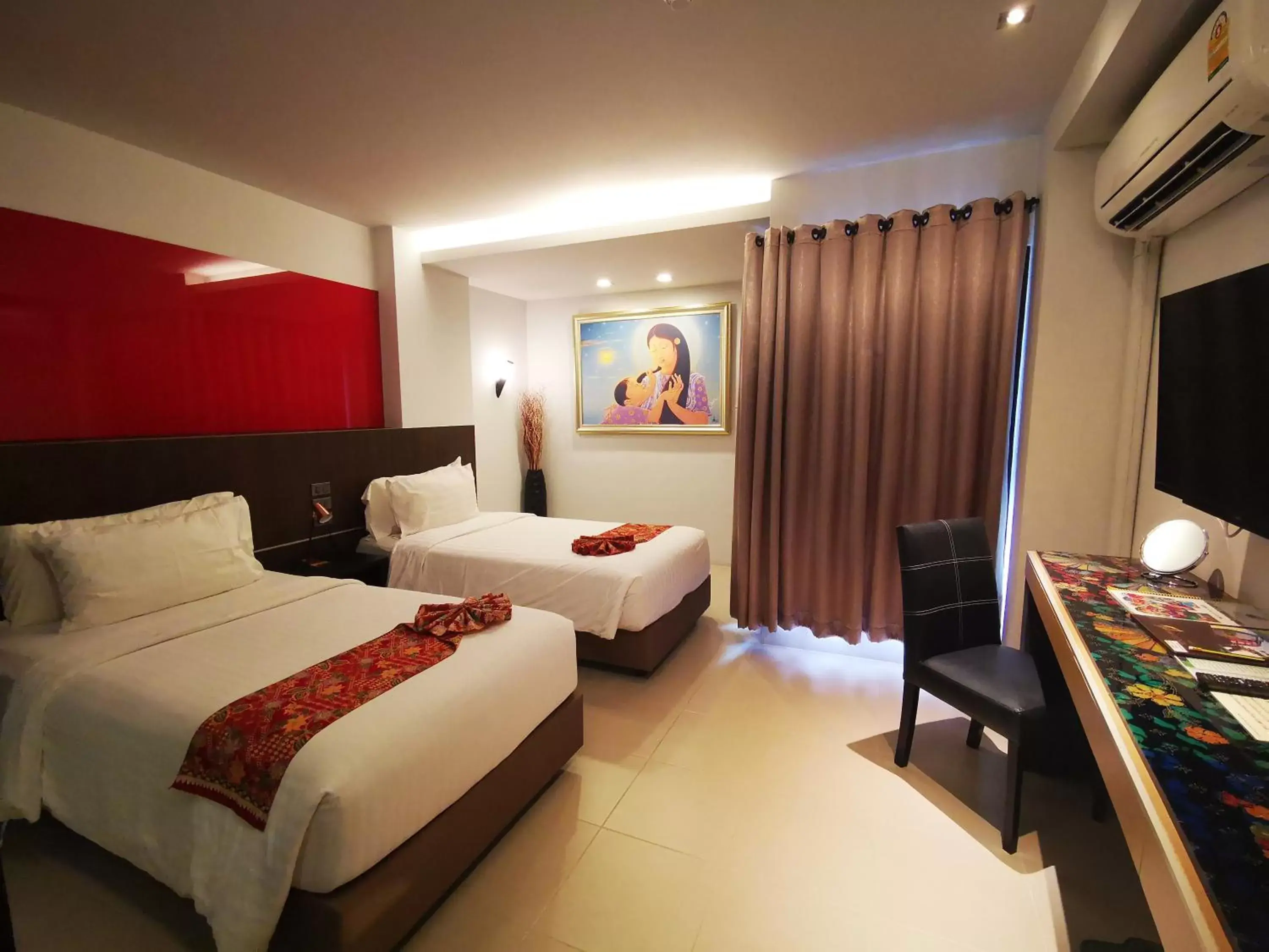Photo of the whole room, Bed in Mandy Nok Hotel