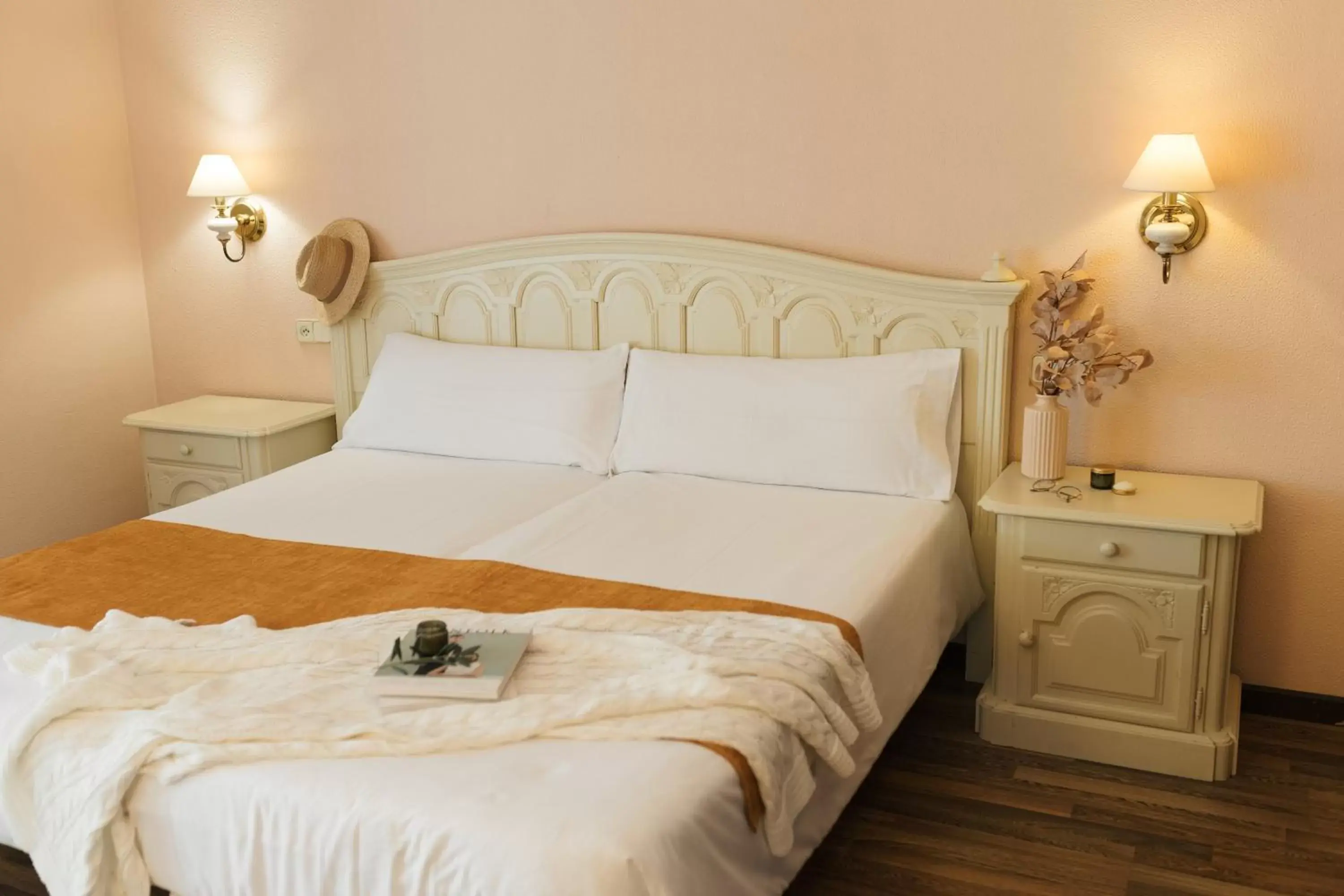 Bedroom, Bed in Hotel Roger de Flor by Seleqtta