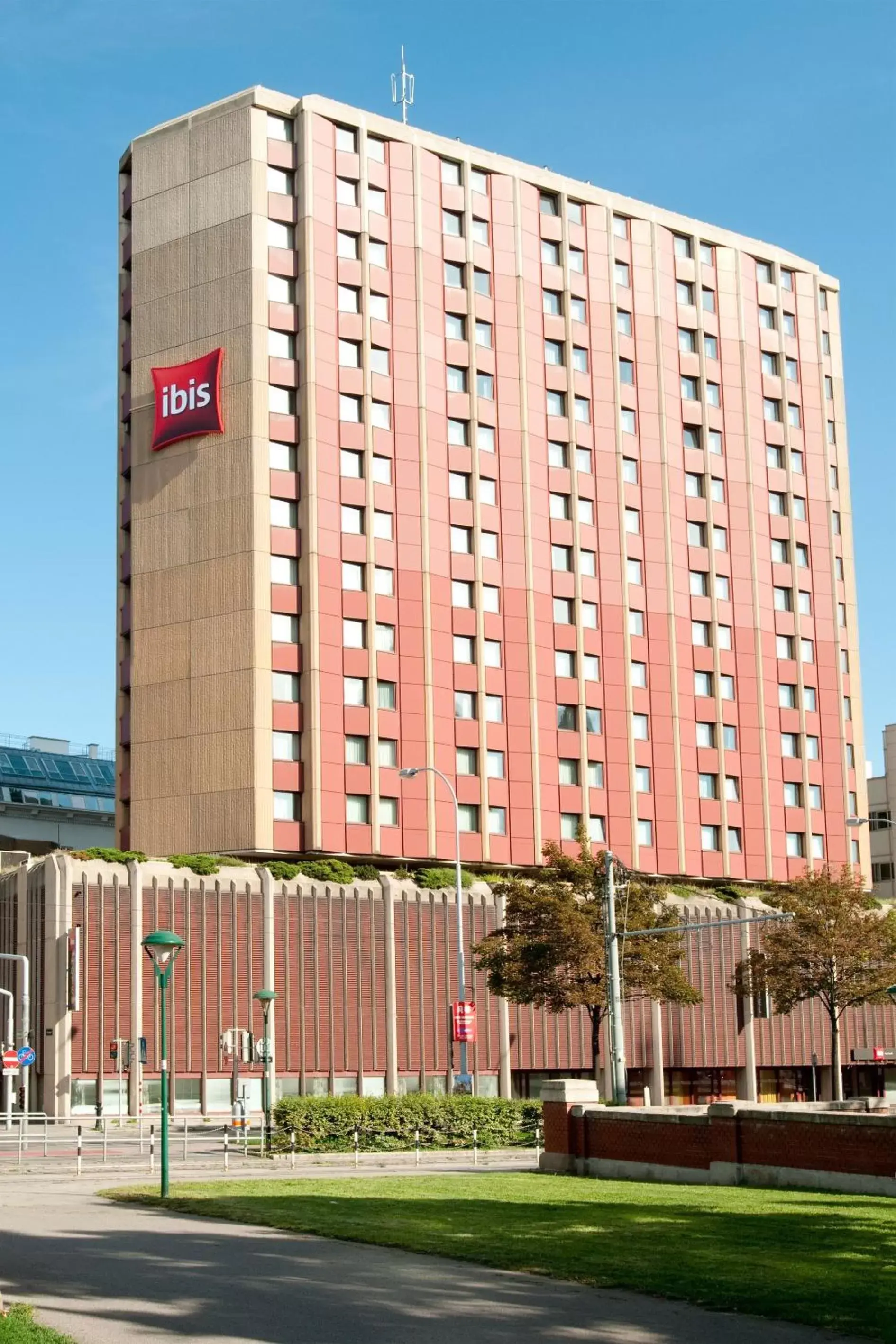 Facade/entrance in Ibis Wien Mariahilf Facade/entrance in Ibis Wien Mariahilf