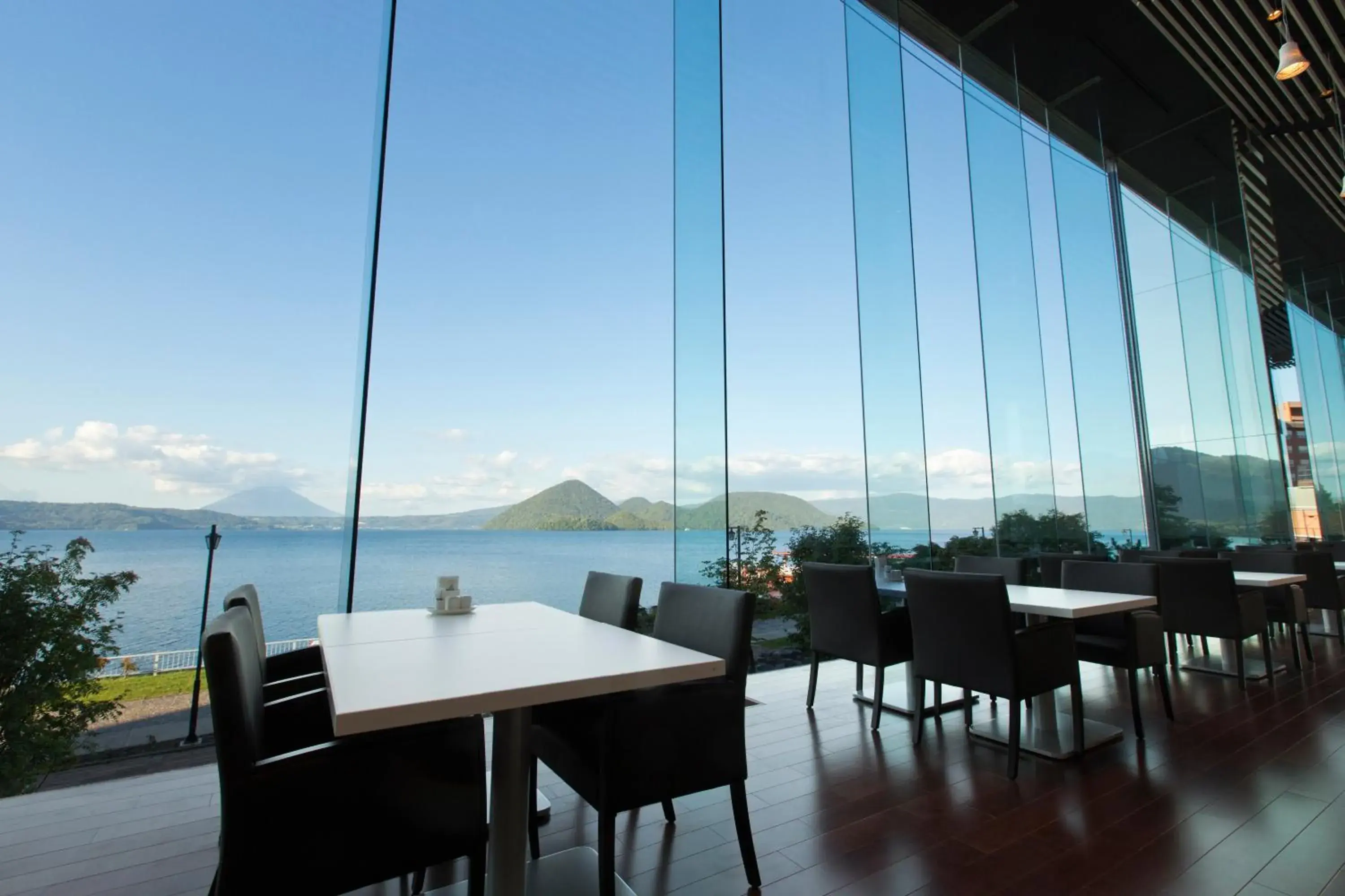 Restaurant/Places to Eat in The Lake view TOYA Nonokaze resort