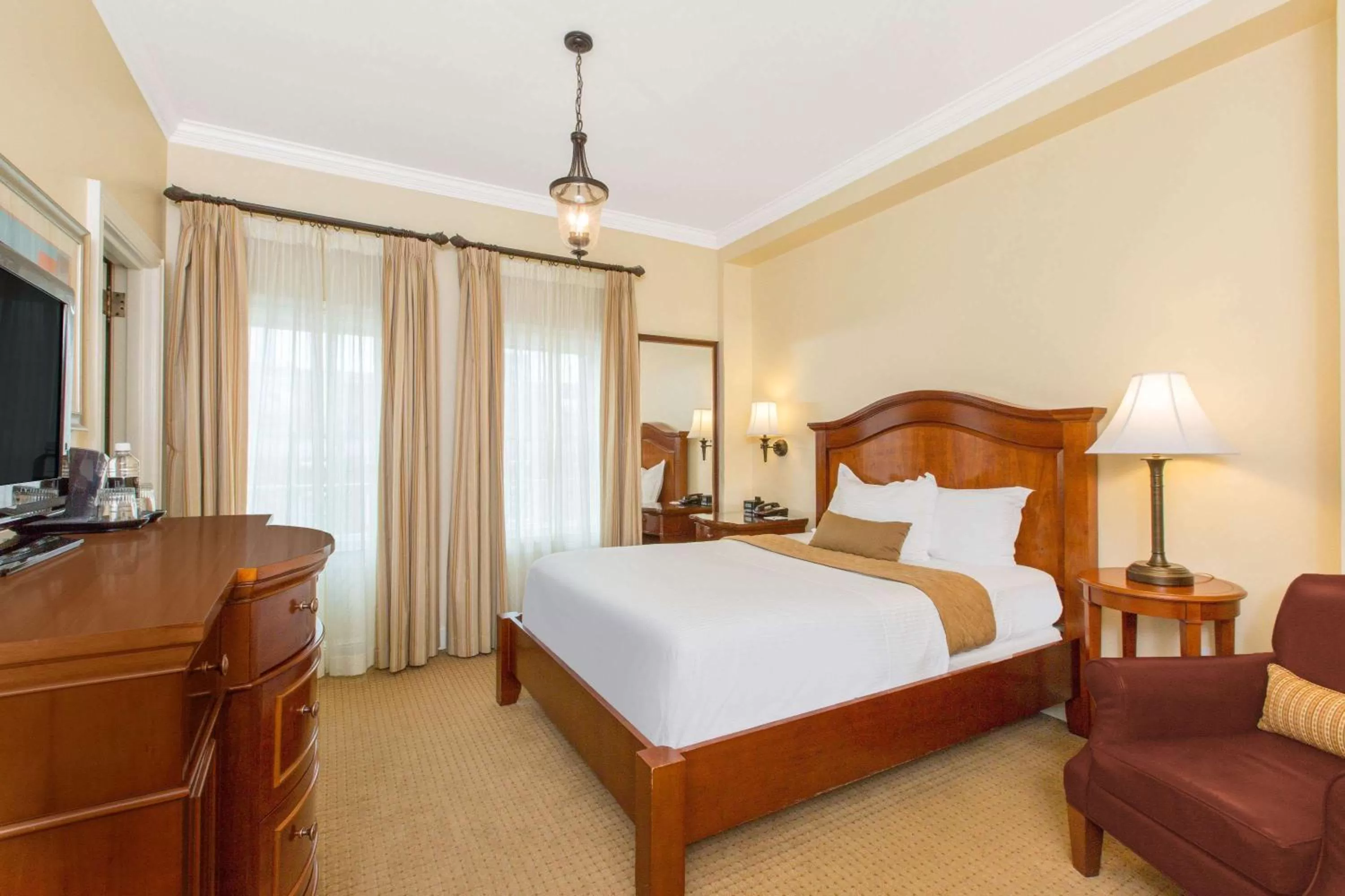 Photo of the whole room, Bed in The George Washington - A Wyndham Grand Hotel