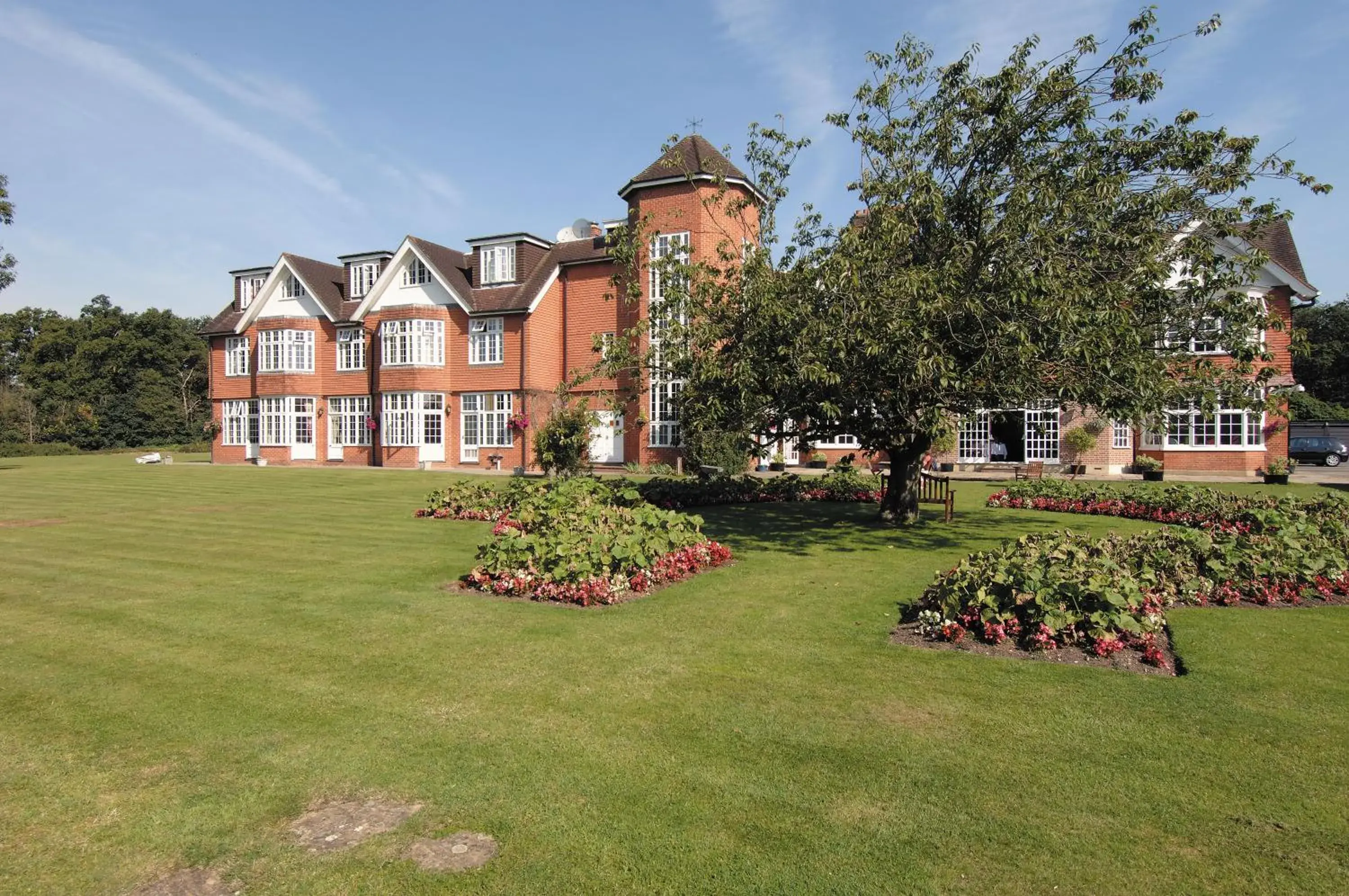 Property building, Garden in Grovefield House Hotel