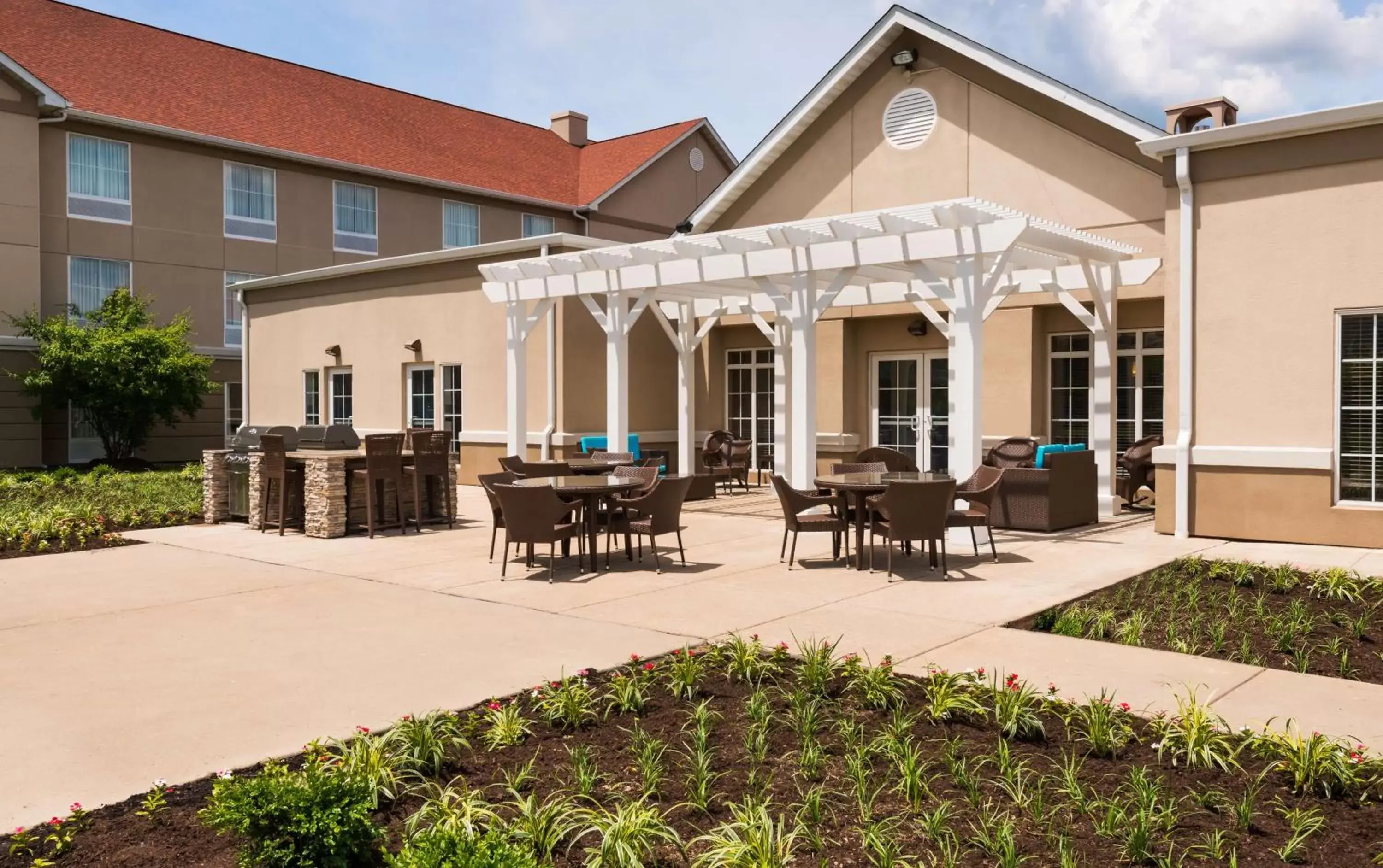 Patio, Property Building in Homewood Suites by Hilton St. Louis Riverport- Airport West