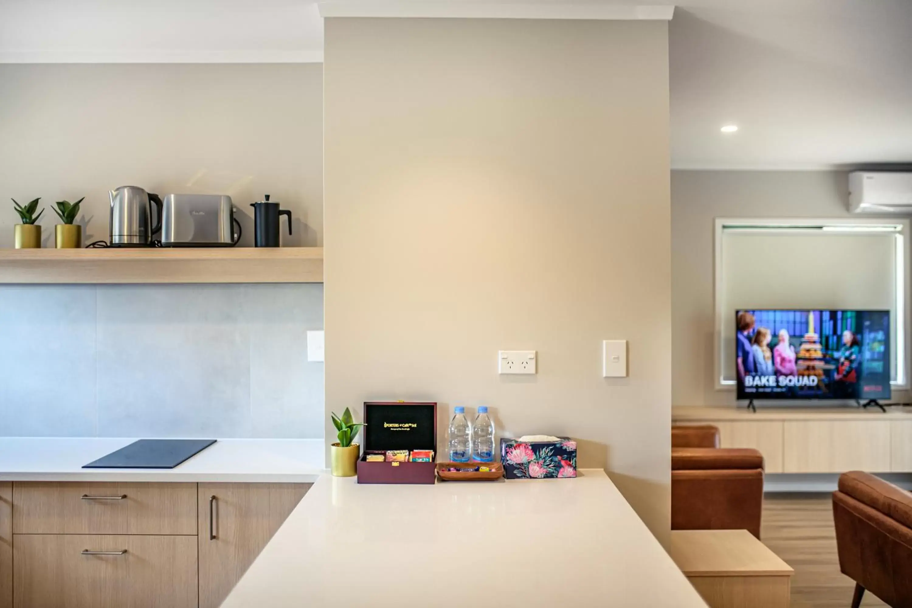 Kitchen or kitchenette, Kitchen/Kitchenette in Takapuna International Motor Lodge