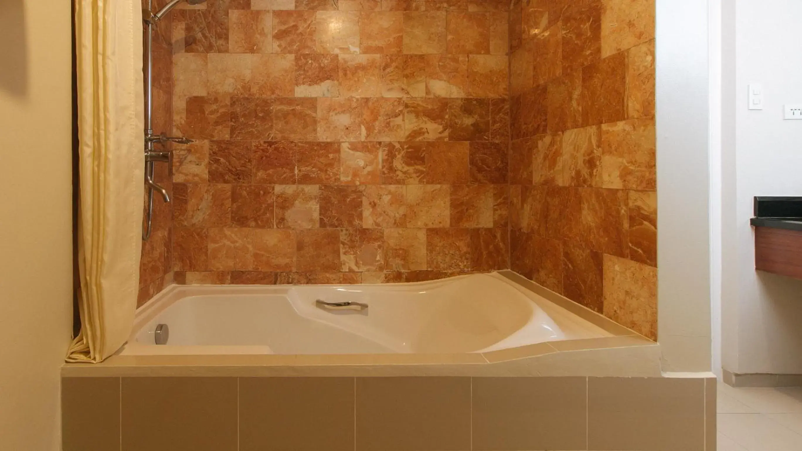 Bath, Bathroom in RedDoorz Premium @ The Residences Olympia Makati