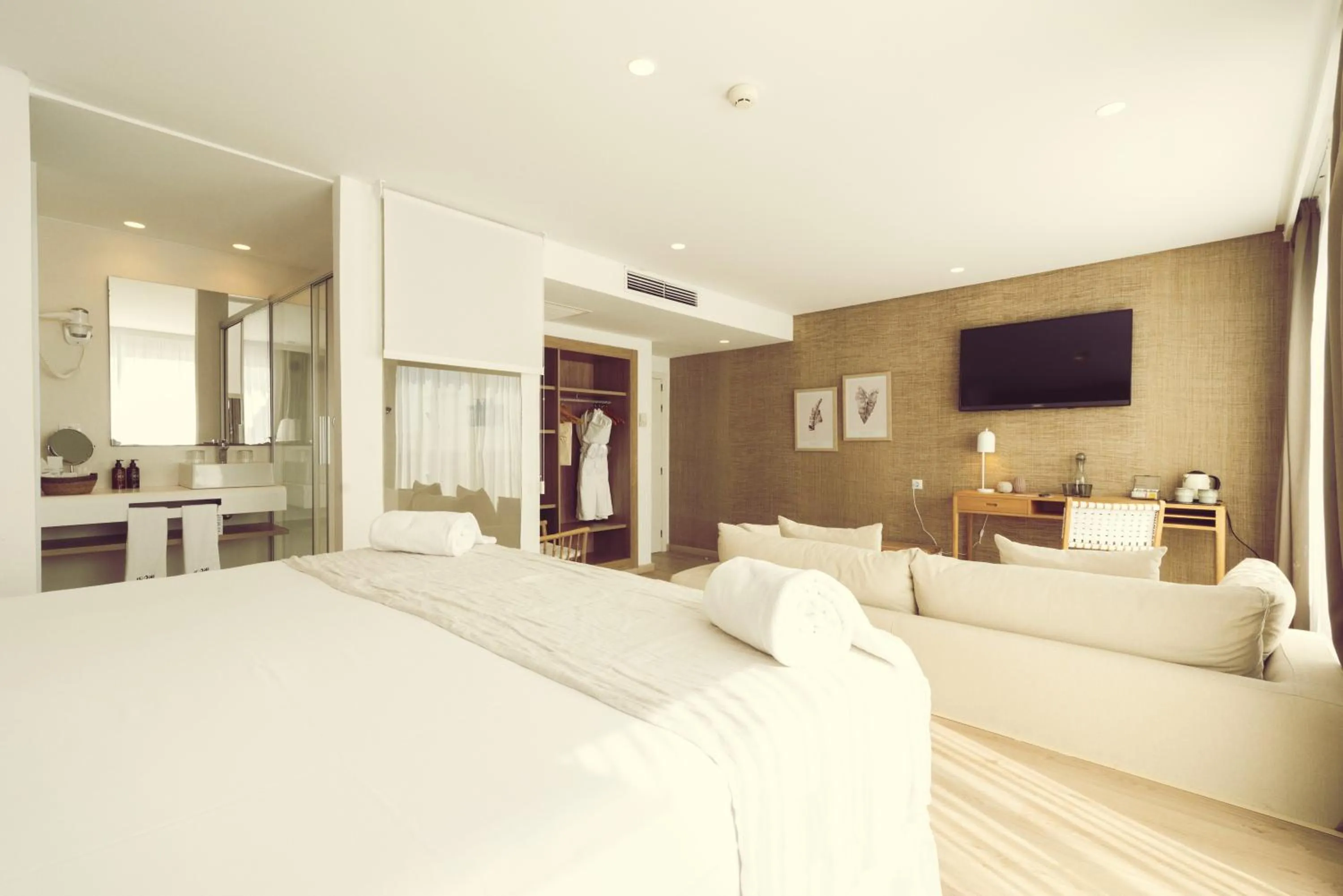 Photo of the whole room, Bed in ICON Valparaiso - Adults Only