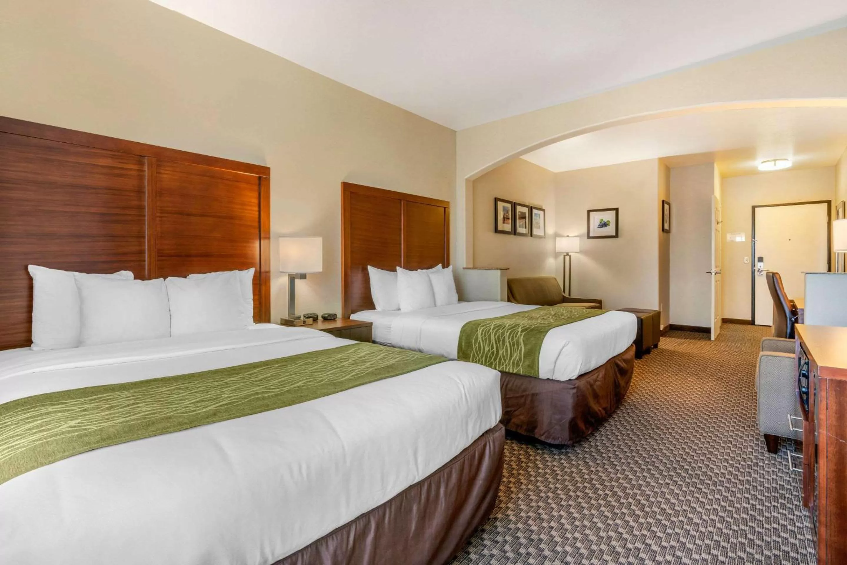 Photo of the whole room, Bed in Comfort Inn & Suites Galt - Lodi North