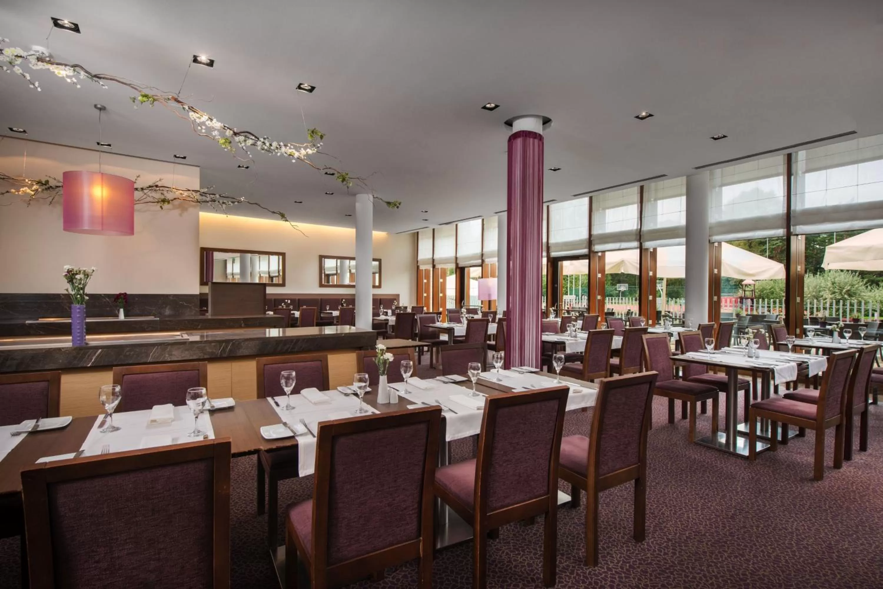 Restaurant/places to eat in Holiday Inn Resort Warsaw Józefów by IHG