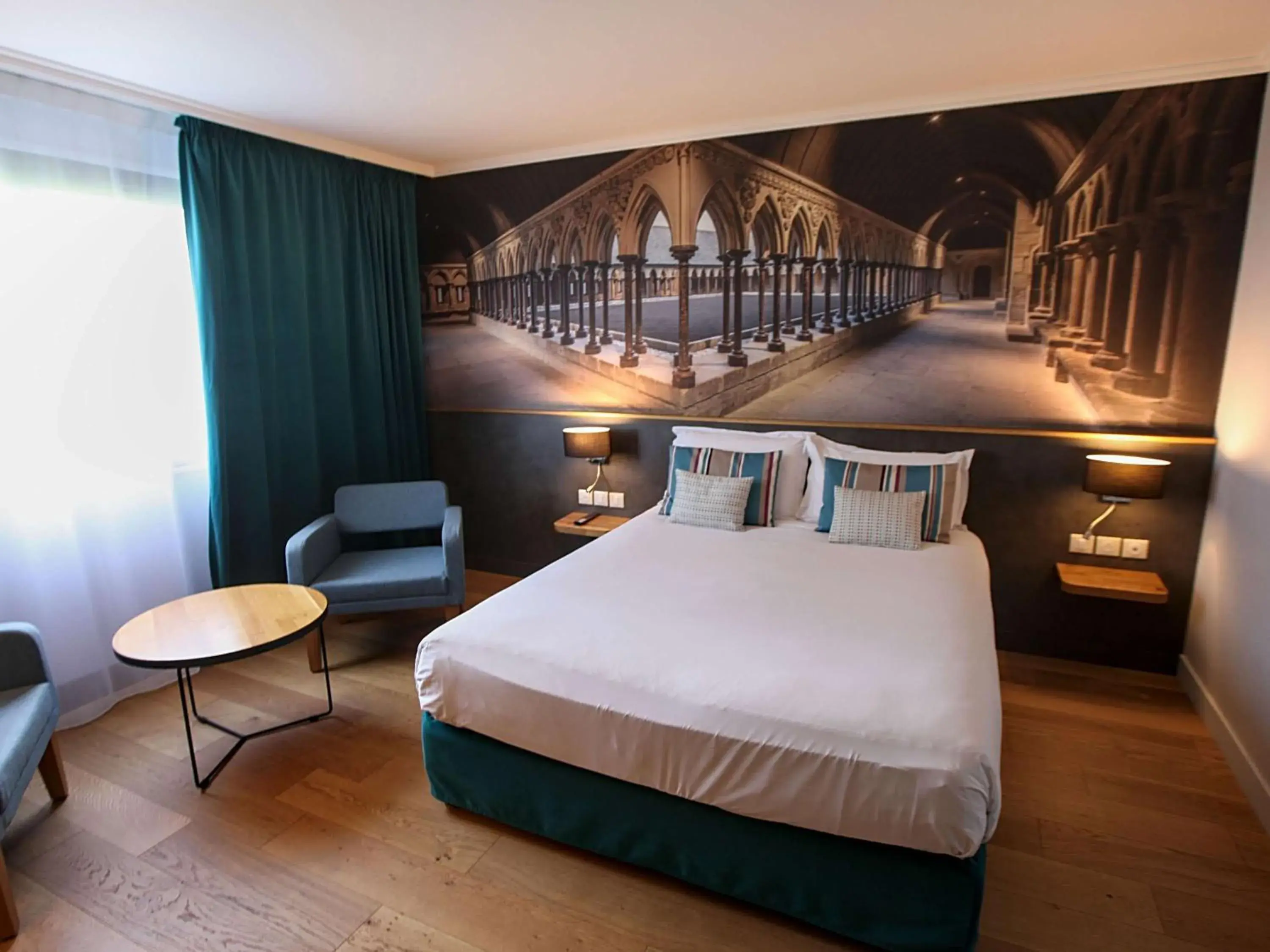 Bedroom, Bed in Mercure Mont Saint Michel