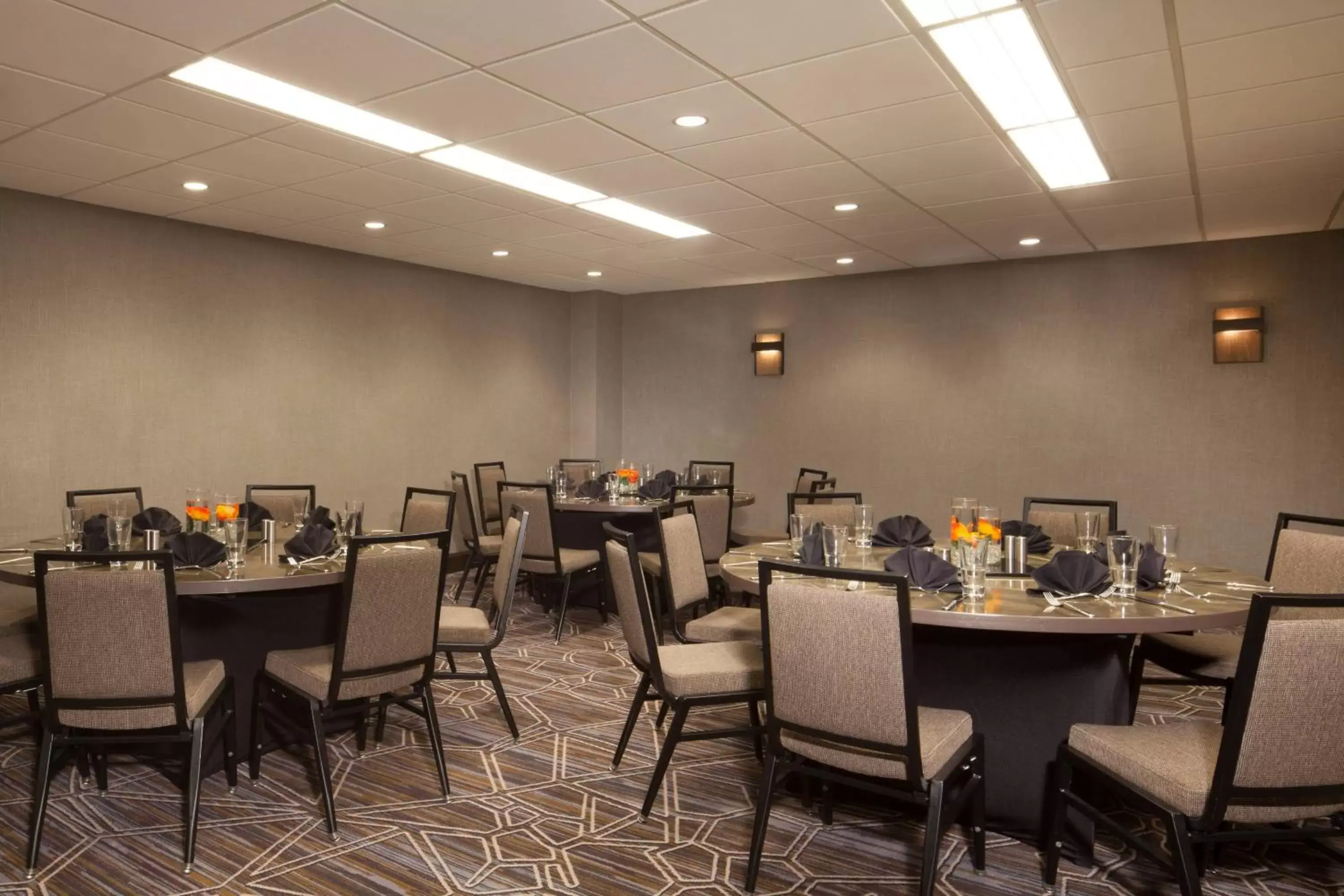 Meeting/conference room, Restaurant/Places to Eat in Dallas/Fort Worth Airport Marriott