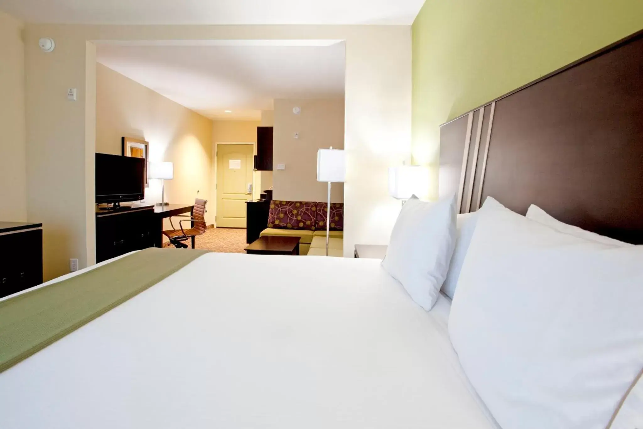 Photo of the whole room, Bed in Holiday Inn Express Hotel & Suites Clemson - University Area, an IHG Hotel