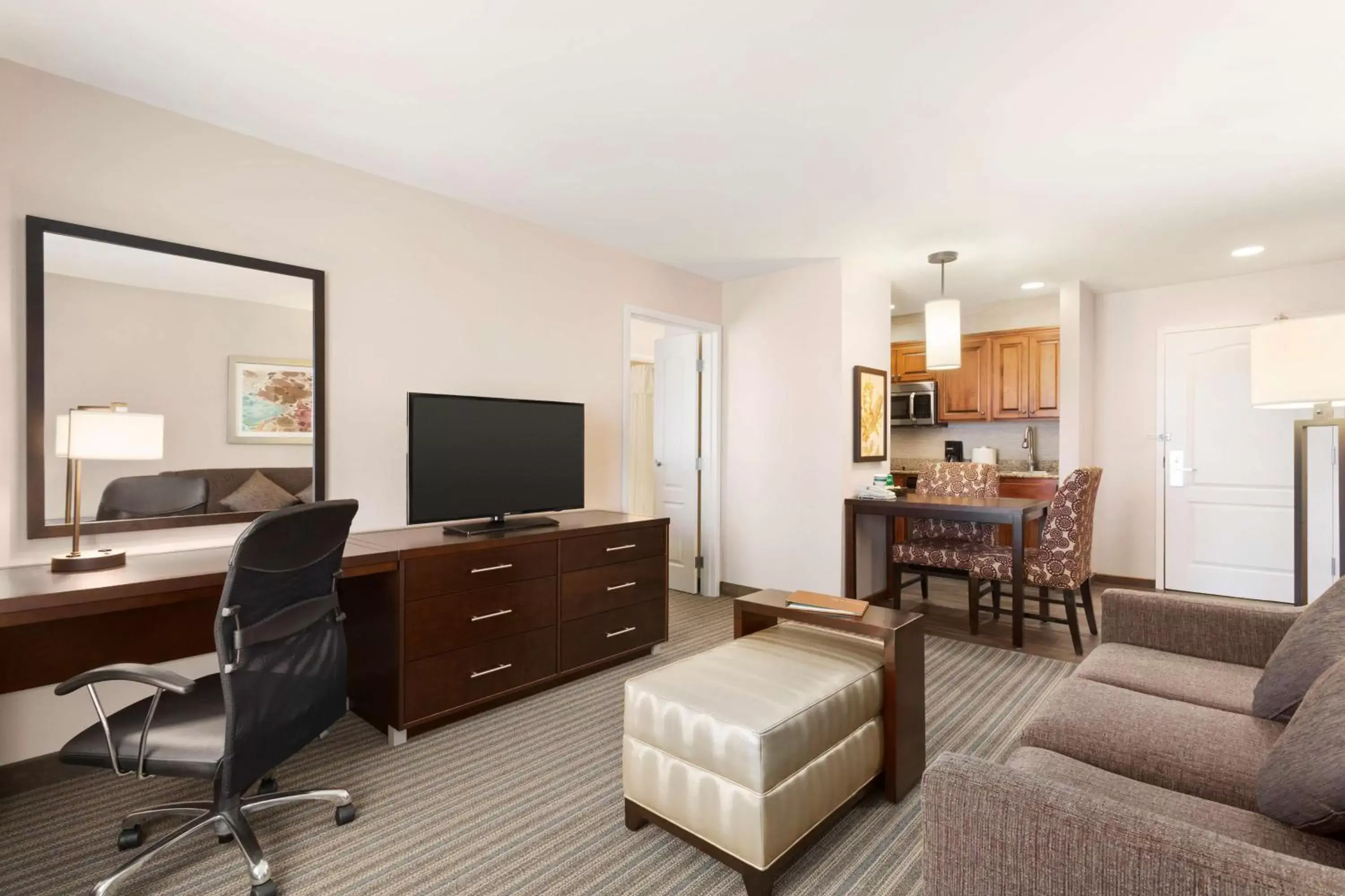 Living room, TV/Entertainment Center in Homewood Suites by Hilton Fargo