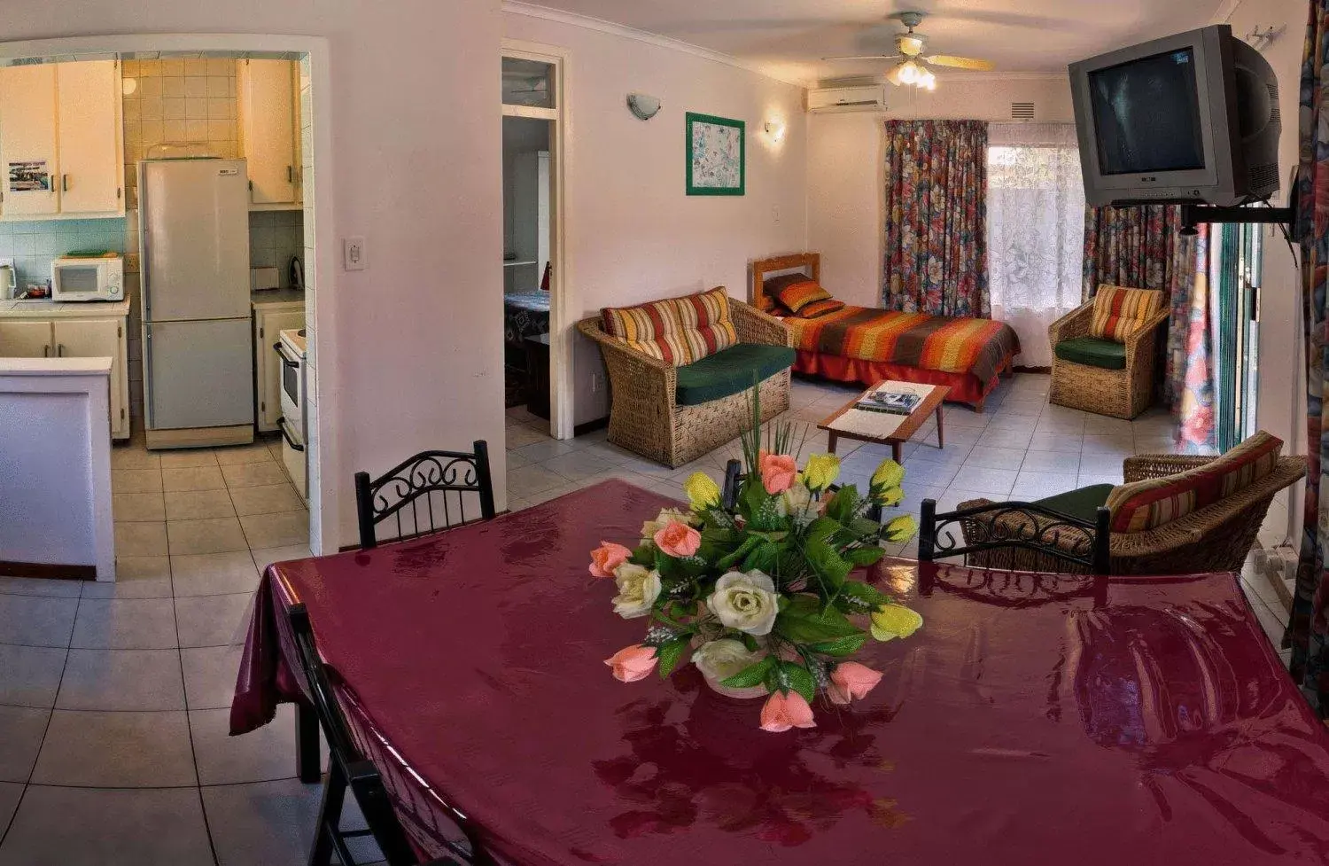 Seating area, Dining Area in La Rochelle Inn