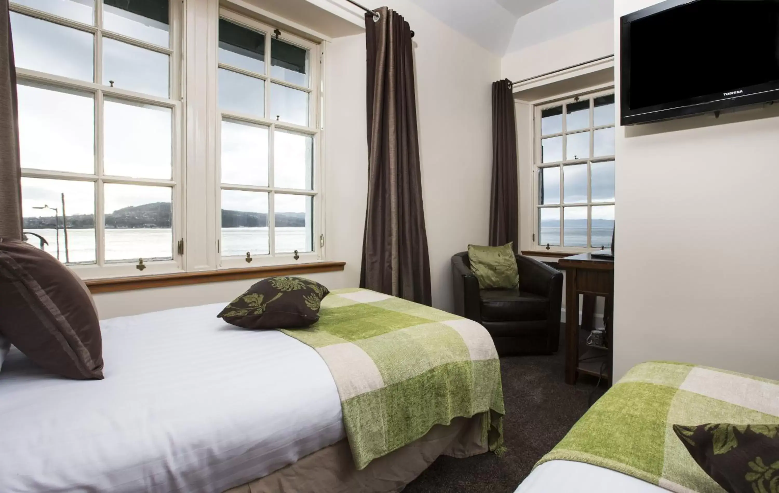 Bedroom, Bed in North Kessock Hotel