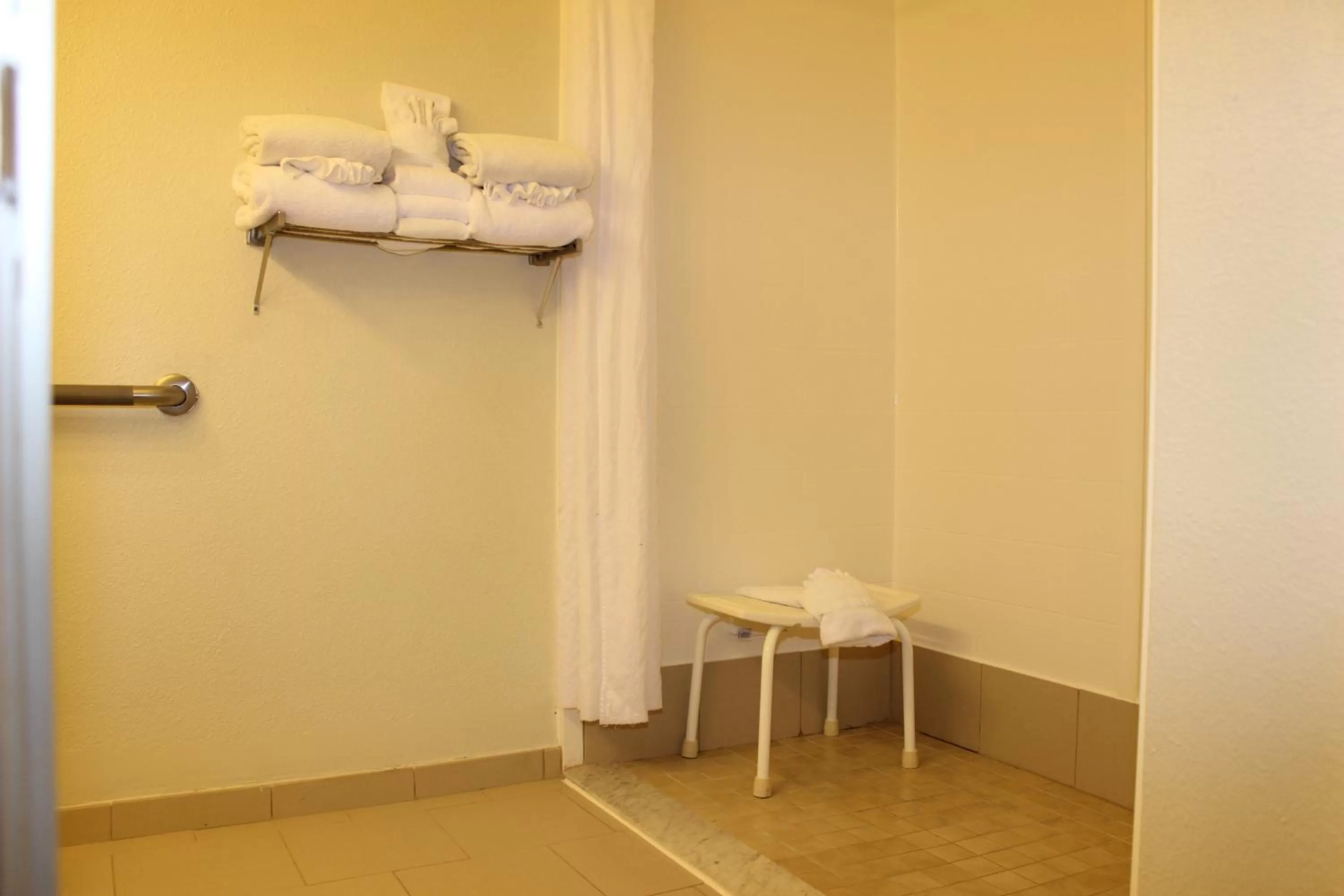 Bathroom in Country Inn & Suites by Radisson, Nashville, TN