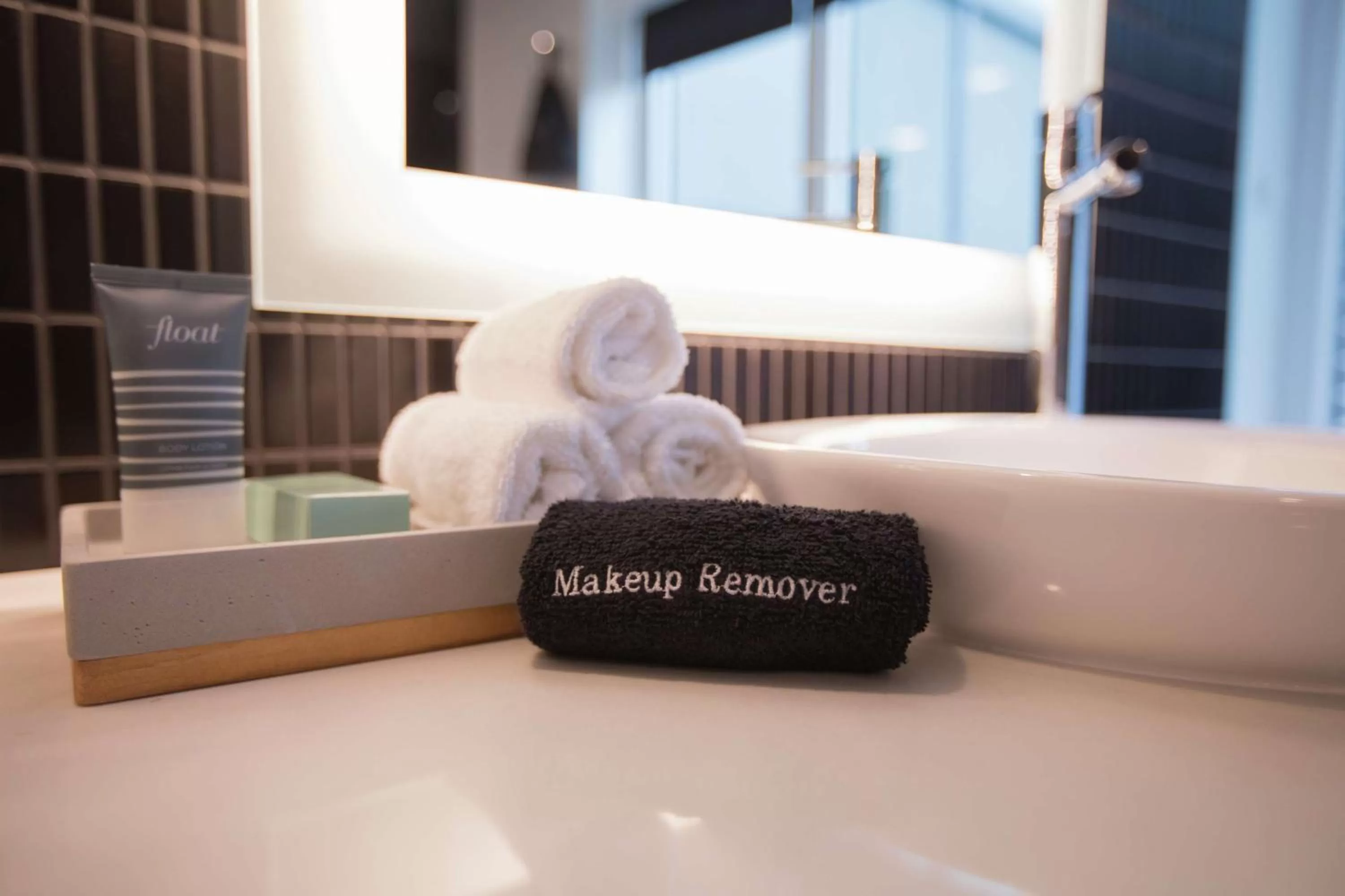 Bedroom in The Sound Hotel Seattle Belltown, Tapestry Collection