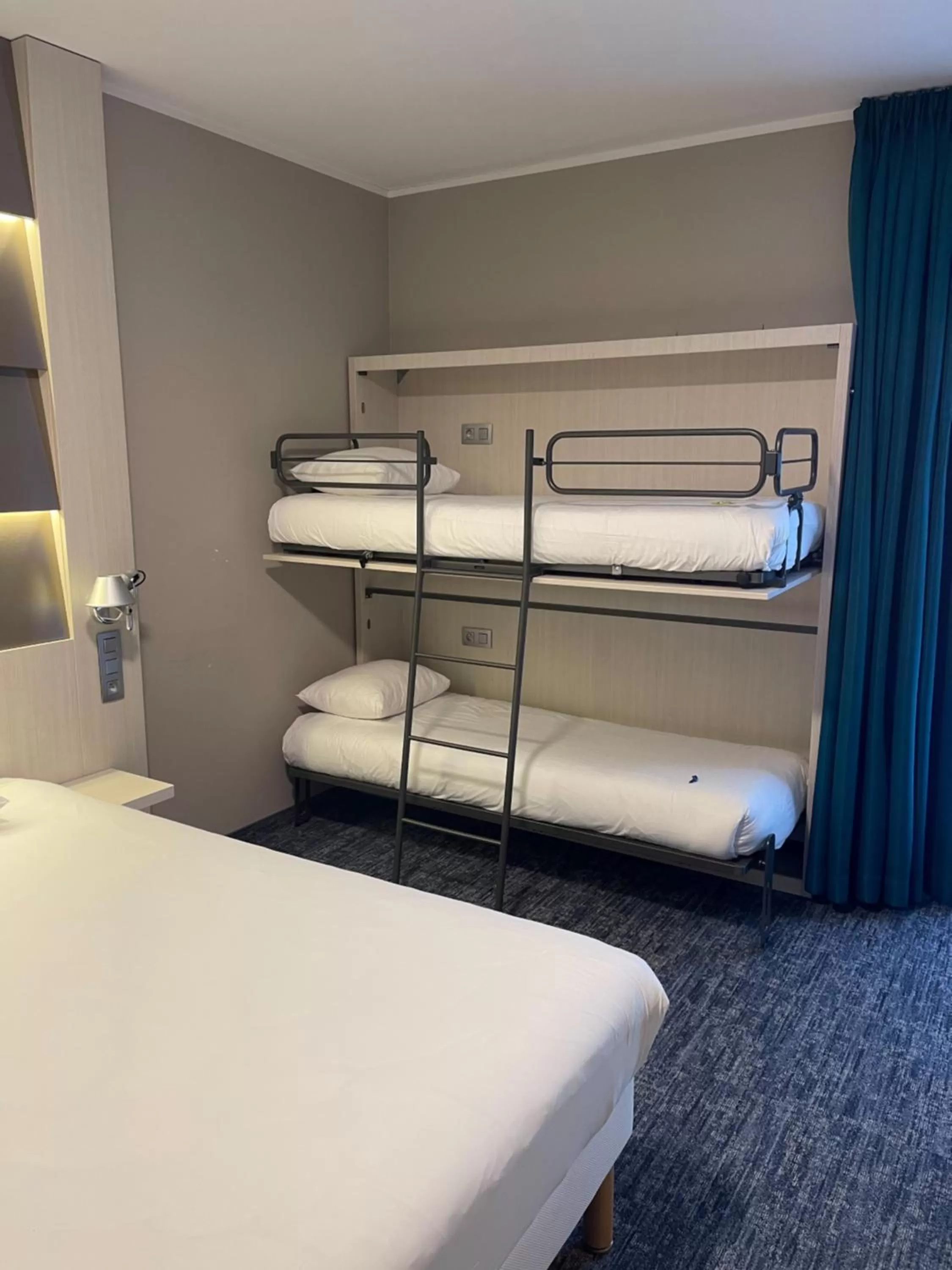 Photo of the whole room, Bed in Ibis Styles Nivelles