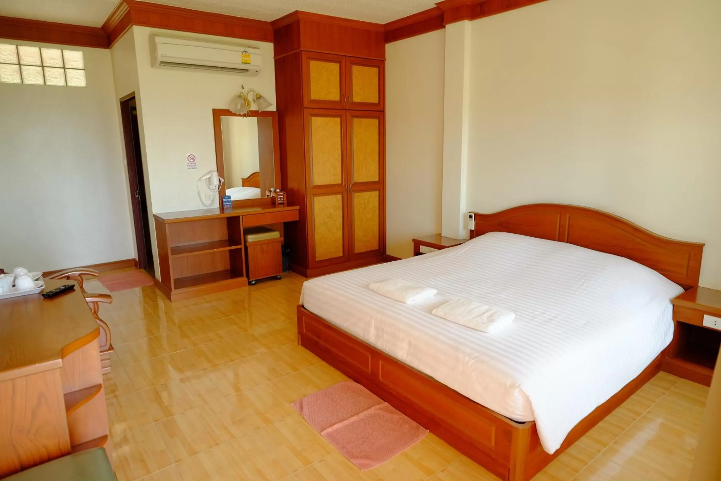 Photo of the whole room, Room Photo in Ban Saithong Beach Resort