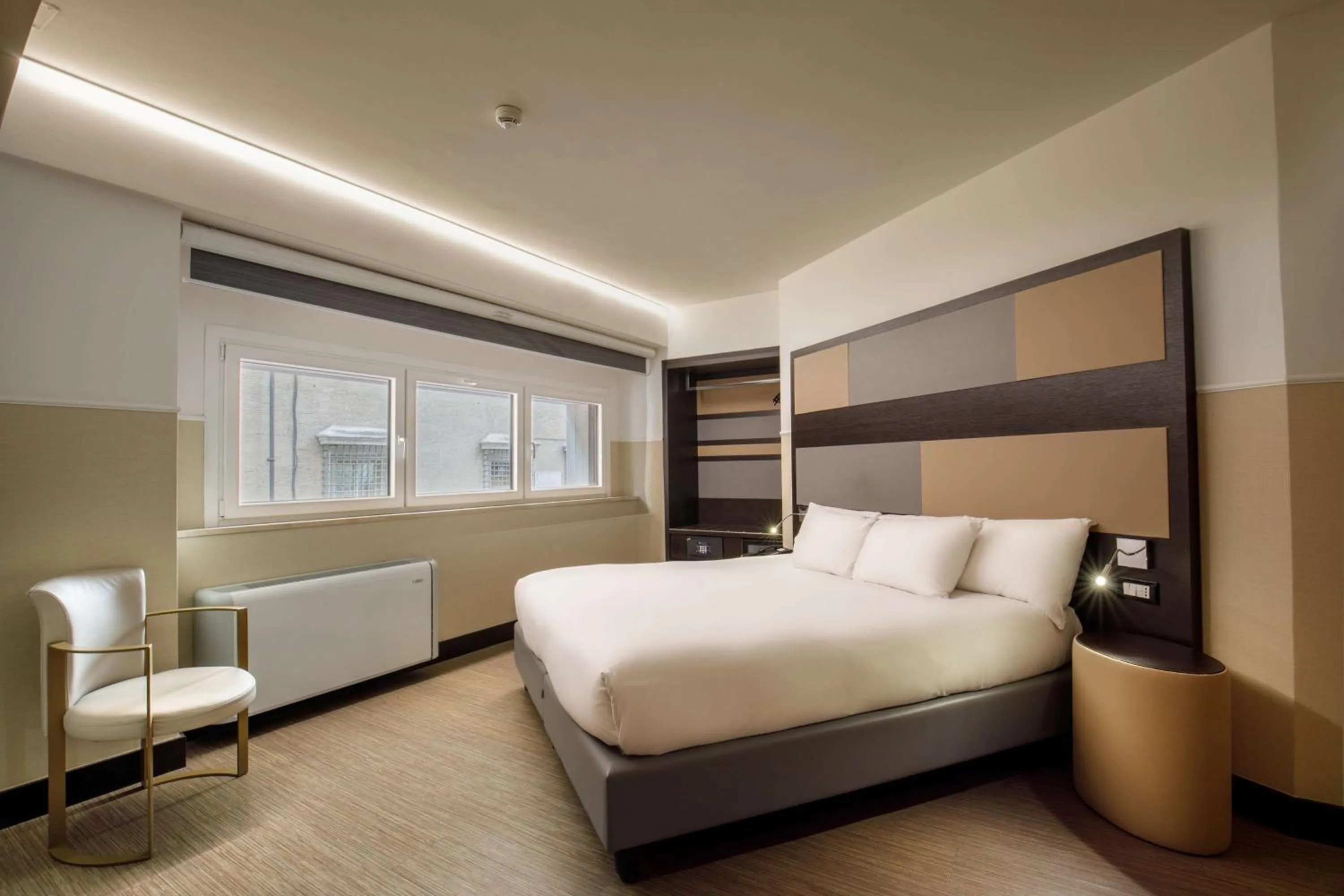 View (from property/room), Bed in Cosmopolita Hotel Rome, Tapestry Collection by Hilton