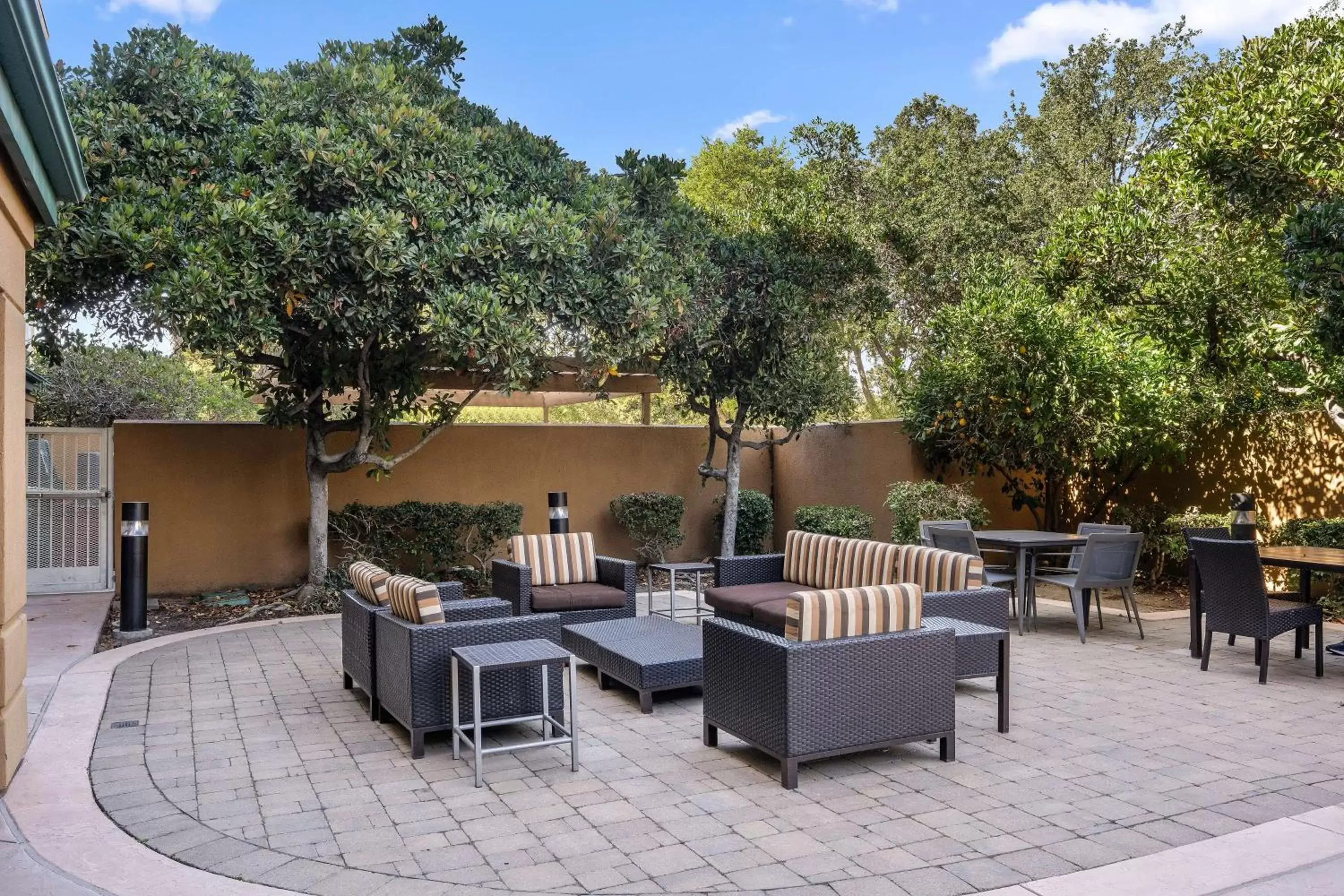 Property building in Sonesta Select San Ramon Property building in Sonesta Select San Ramon