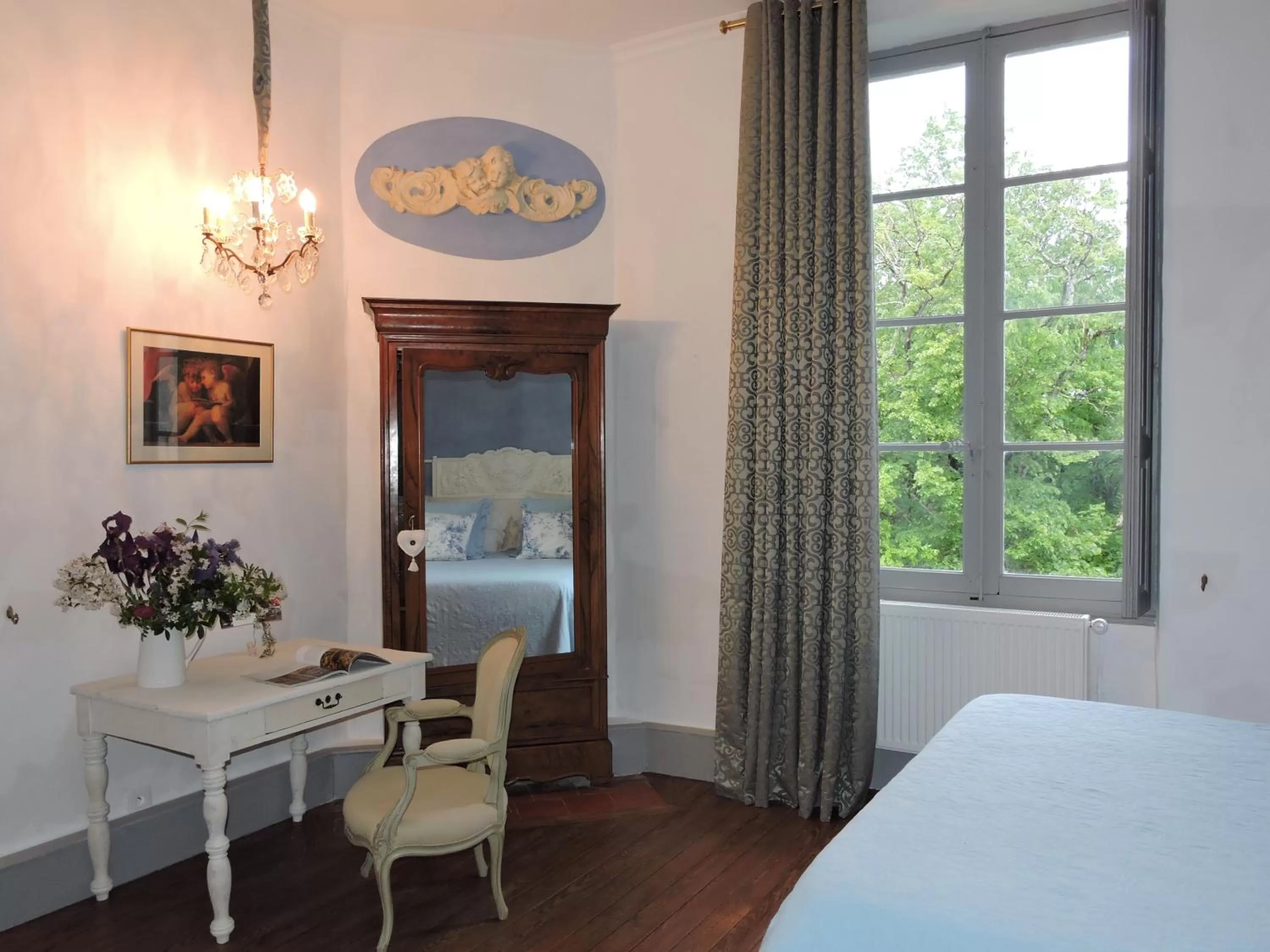 Photo of the whole room, Bed in Domaine Le Castelet