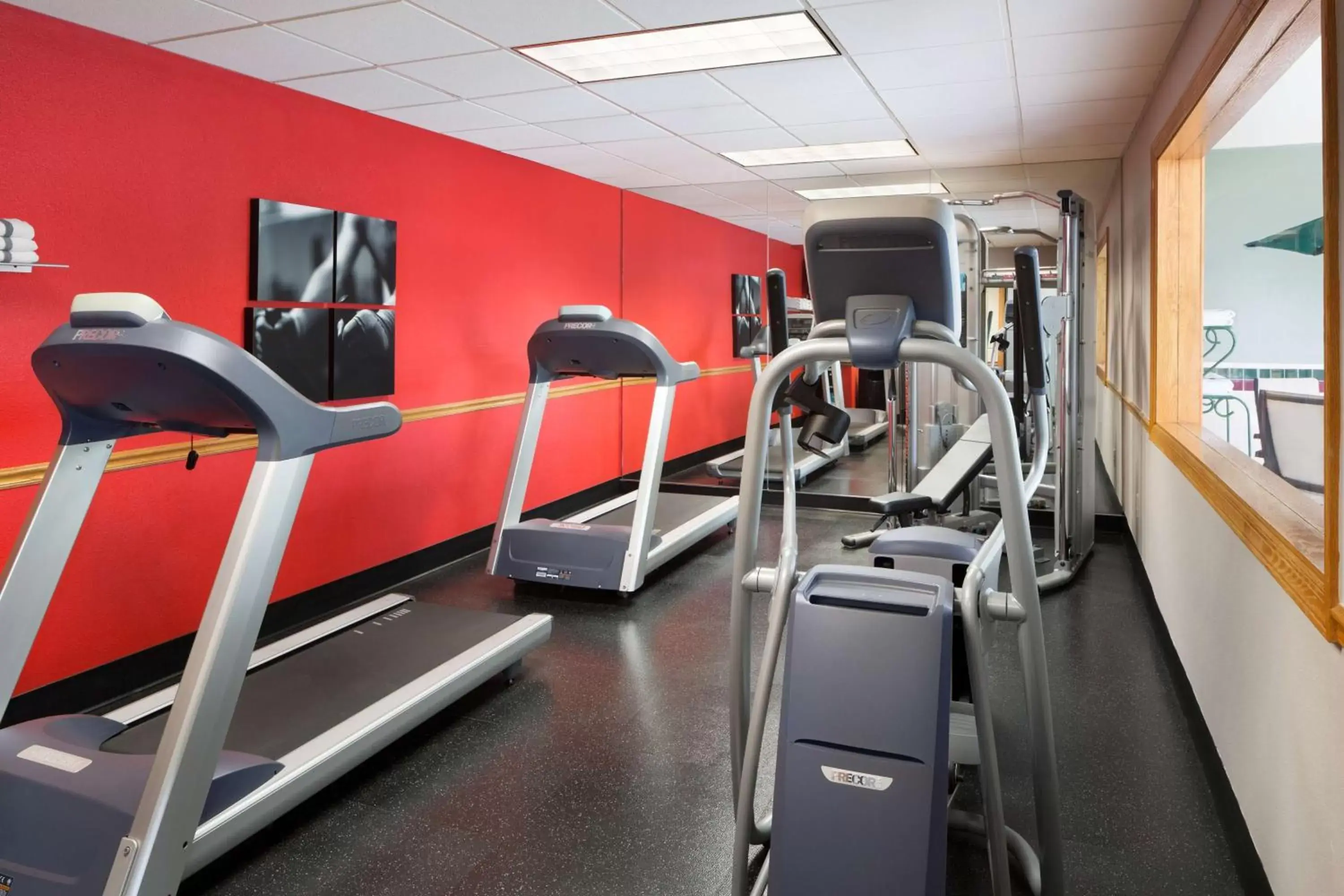 Activities, Fitness Center/Facilities in Country Inn & Suites by Radisson, Columbus West, OH