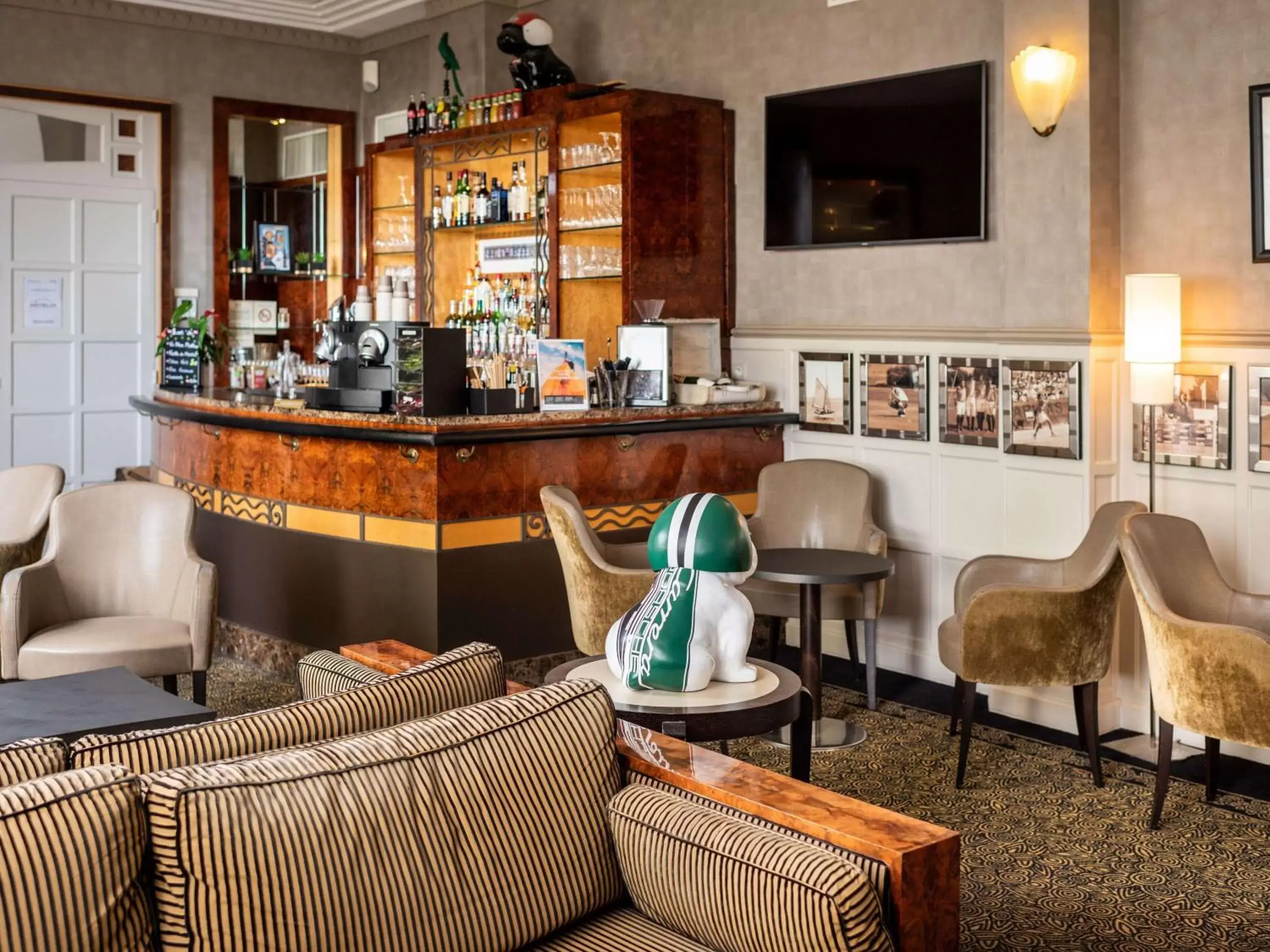 Lounge or bar, Lounge/Bar in Hotel Mercure La Baule Majestic