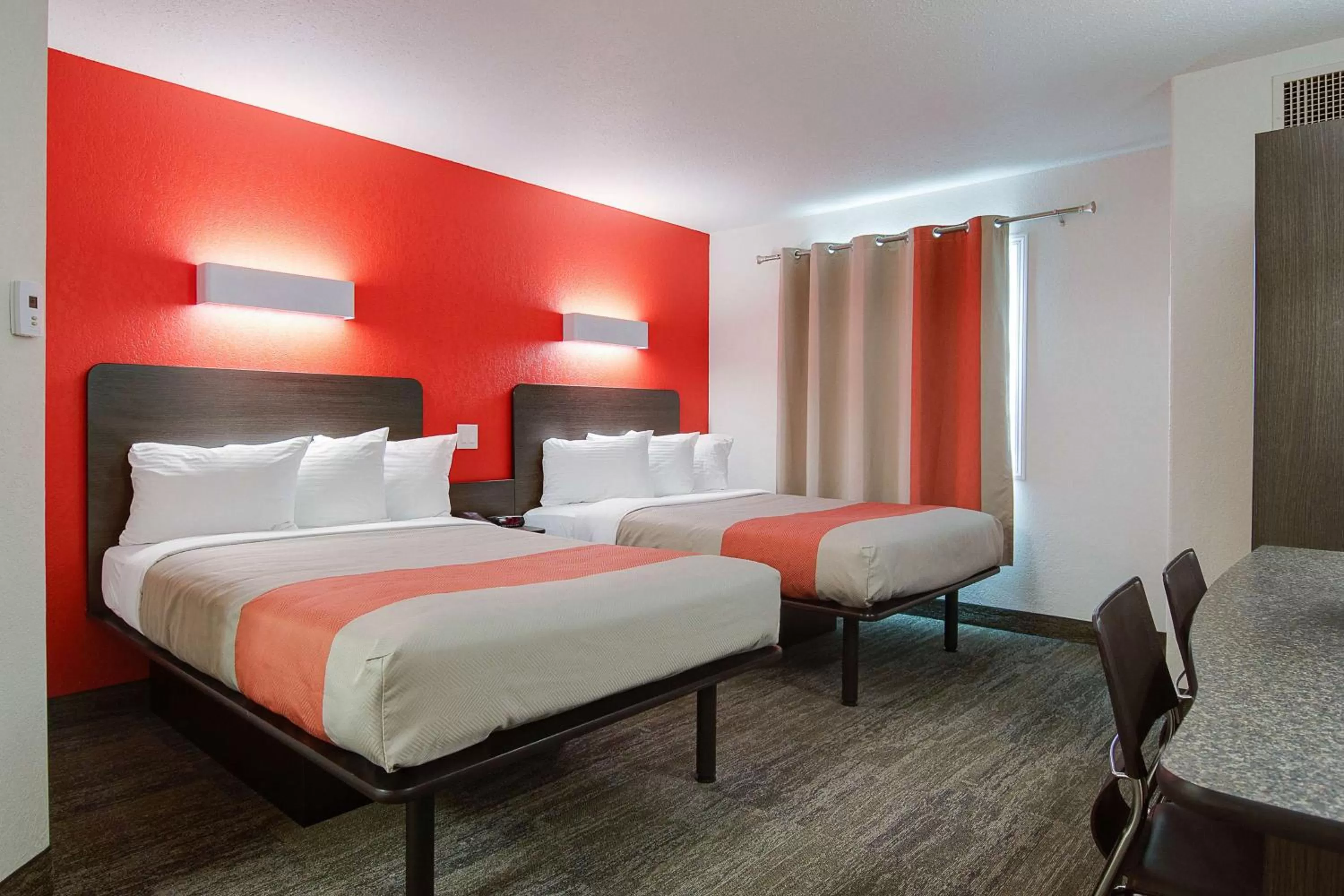 Photo of the whole room in Motel 6-Saskatoon, SK