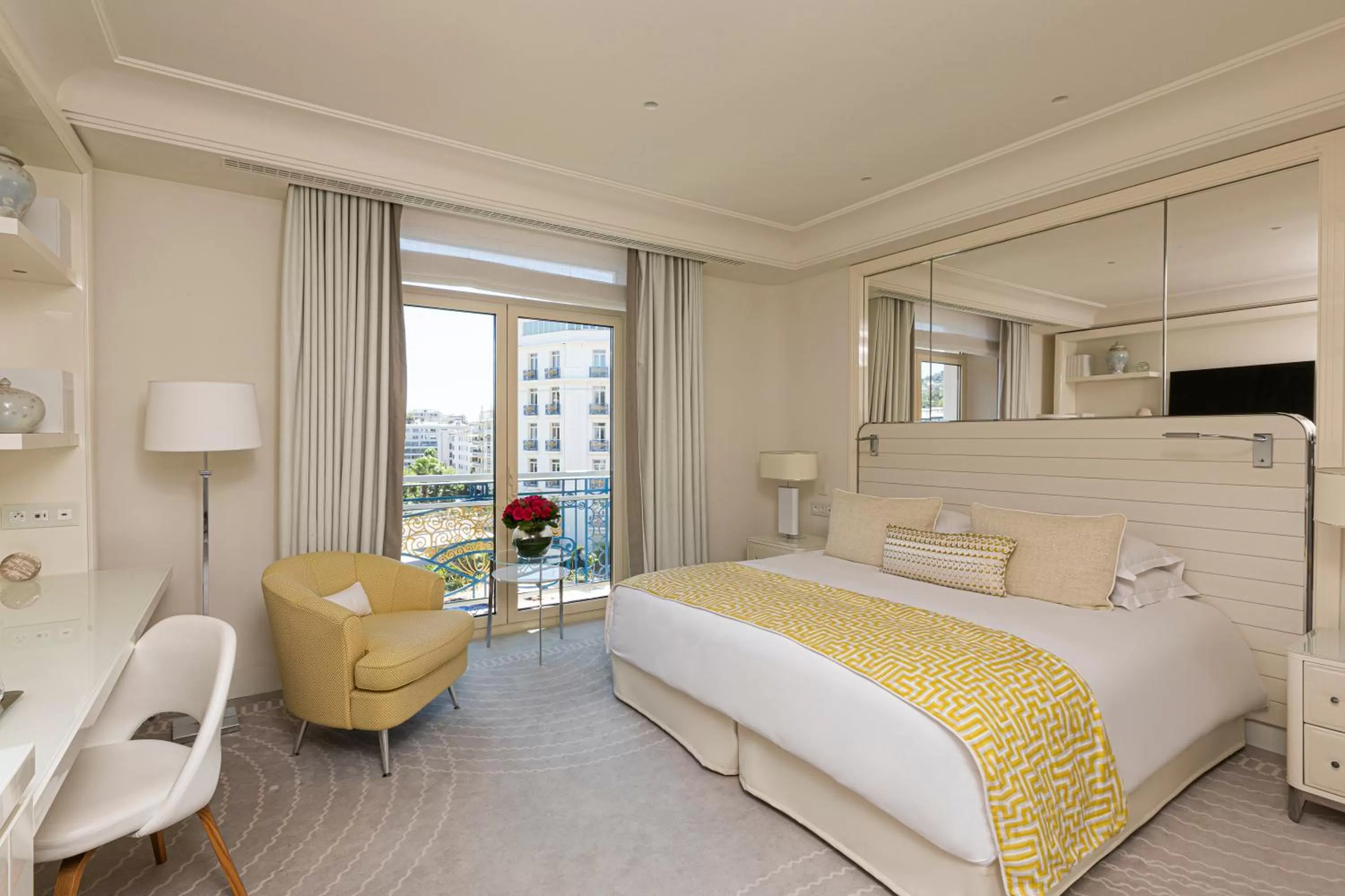 Deluxe King Room in Hôtel Martinez, in The Unbound Collection by Hyatt