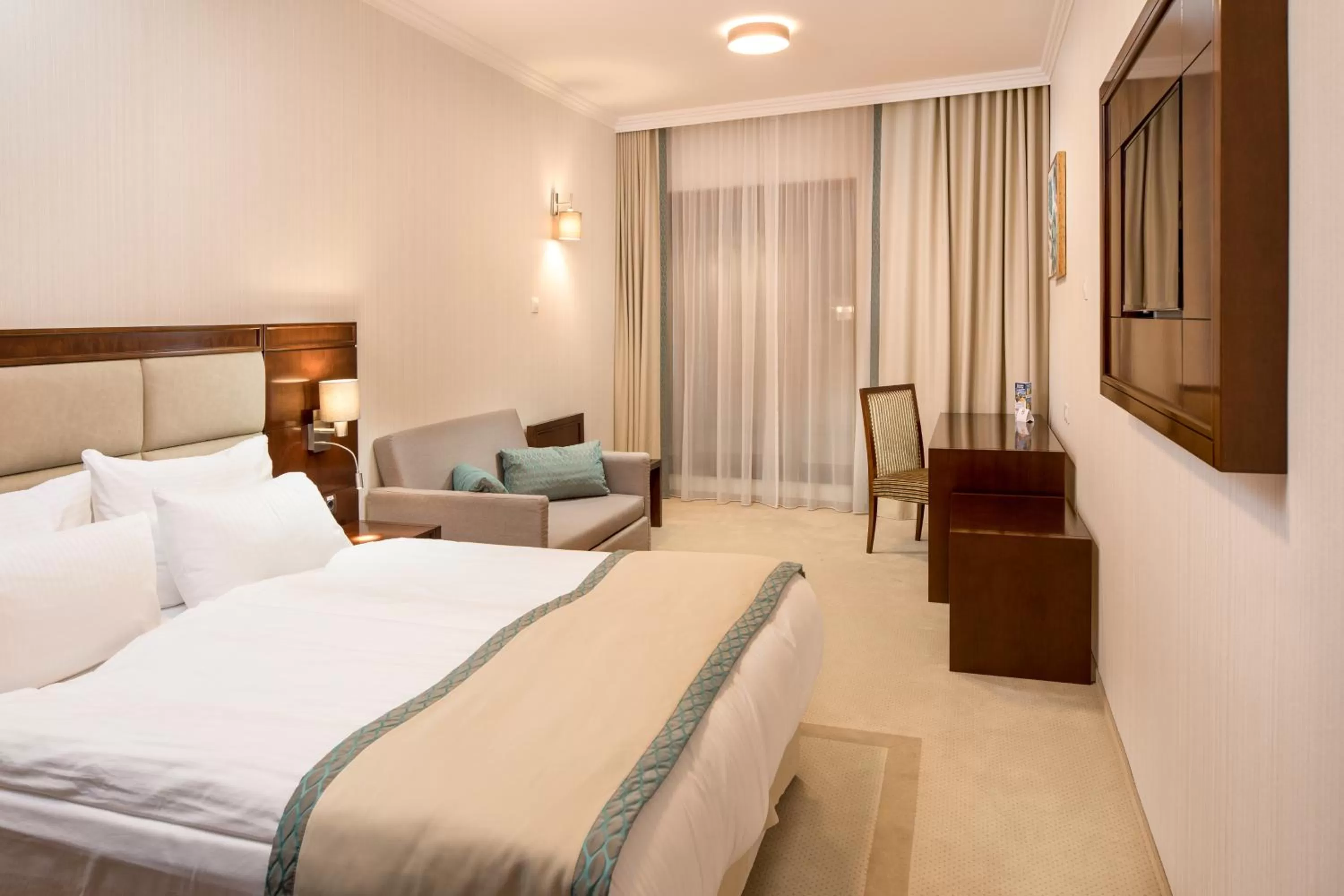 Photo of the whole room, Bed in Concorde Old Bucharest Hotel