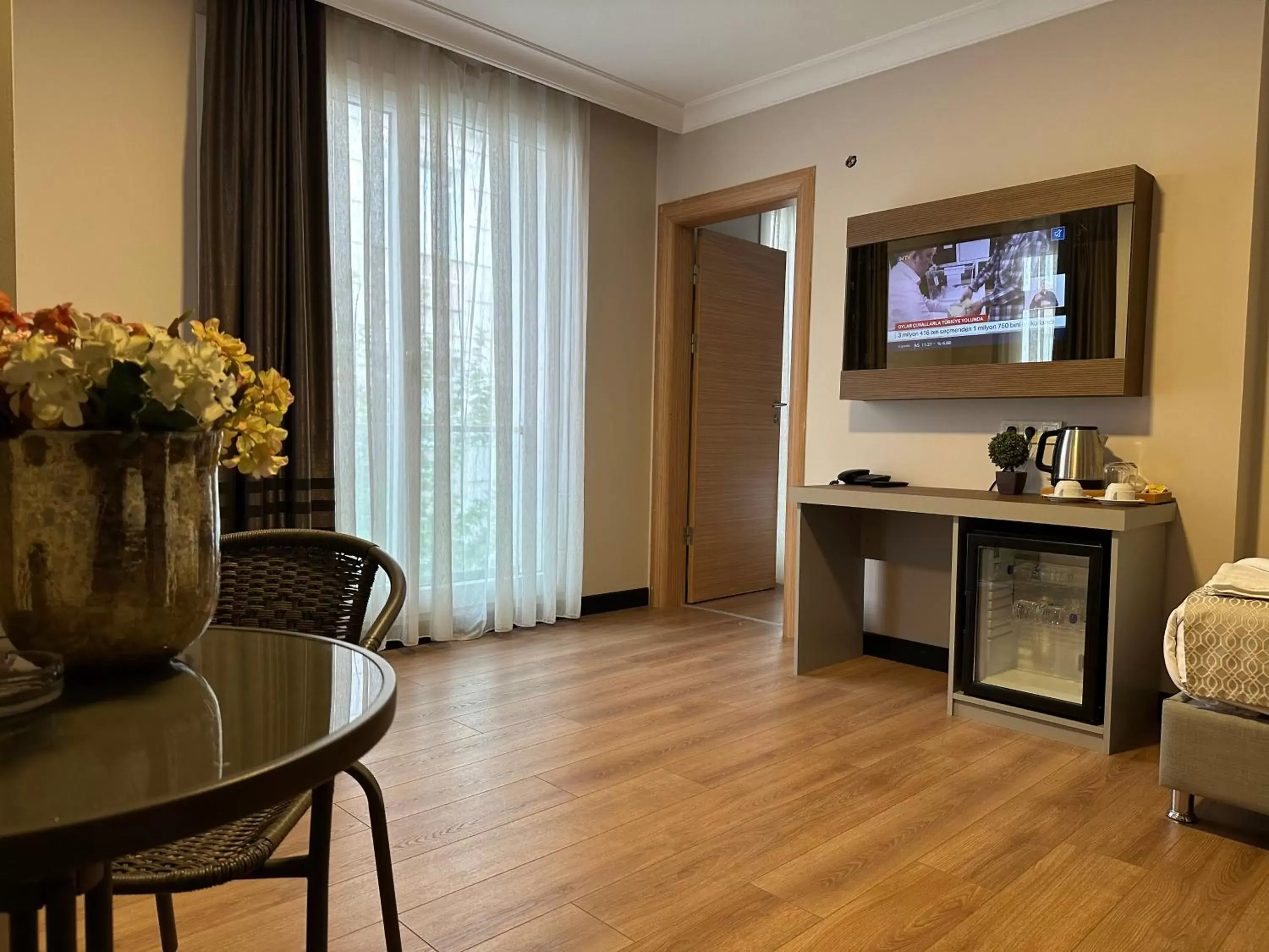 TV/Entertainment Center in Niconya Port Suite&Hotel