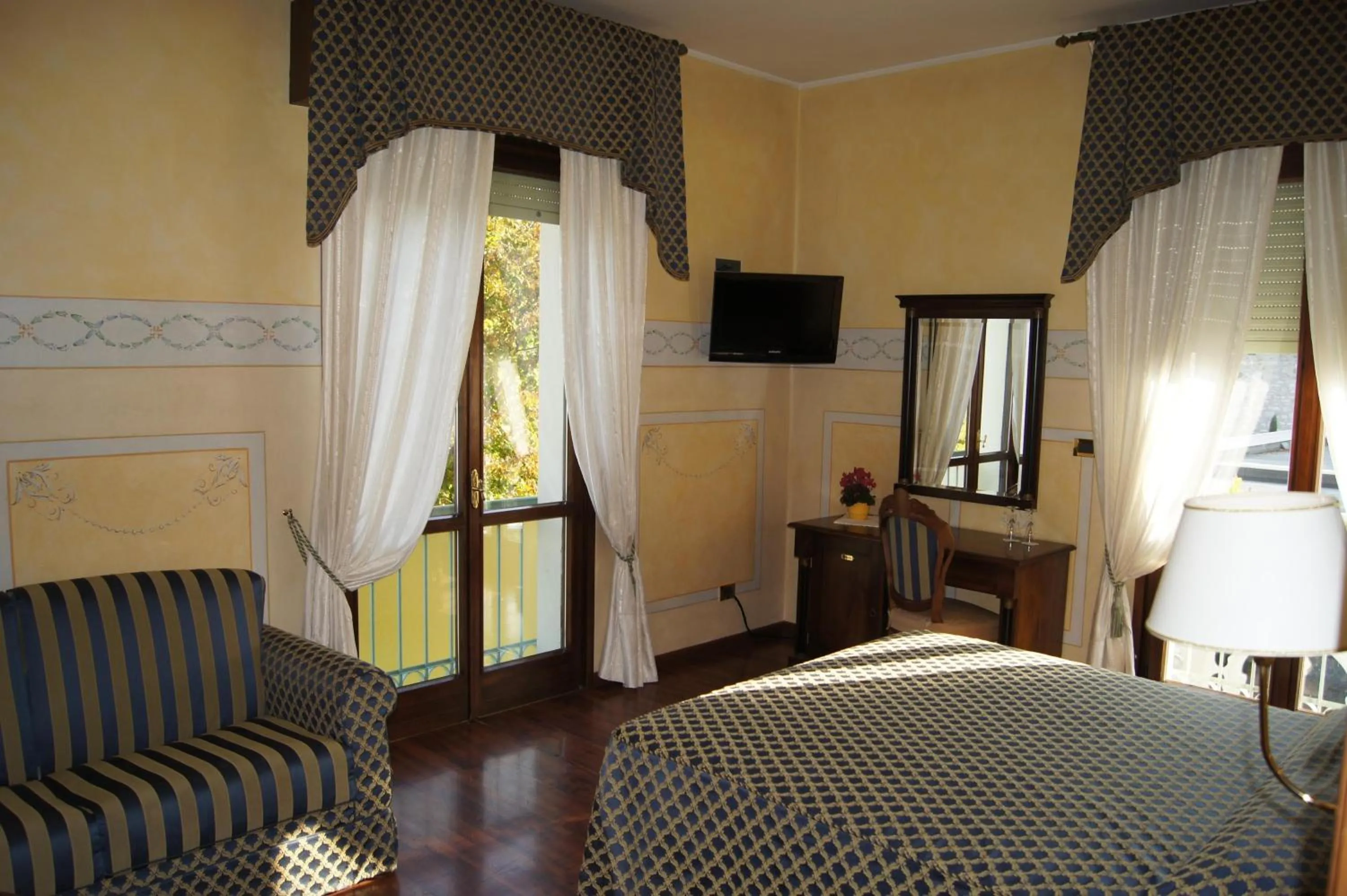 Photo of the whole room, Bed in Hotel Lugana Parco Al Lago