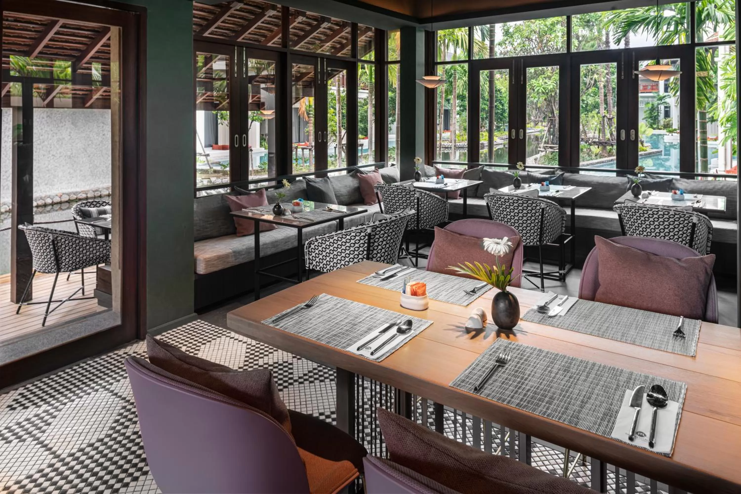 Restaurant/places to eat in Grand Mercure Khao Lak Bangsak