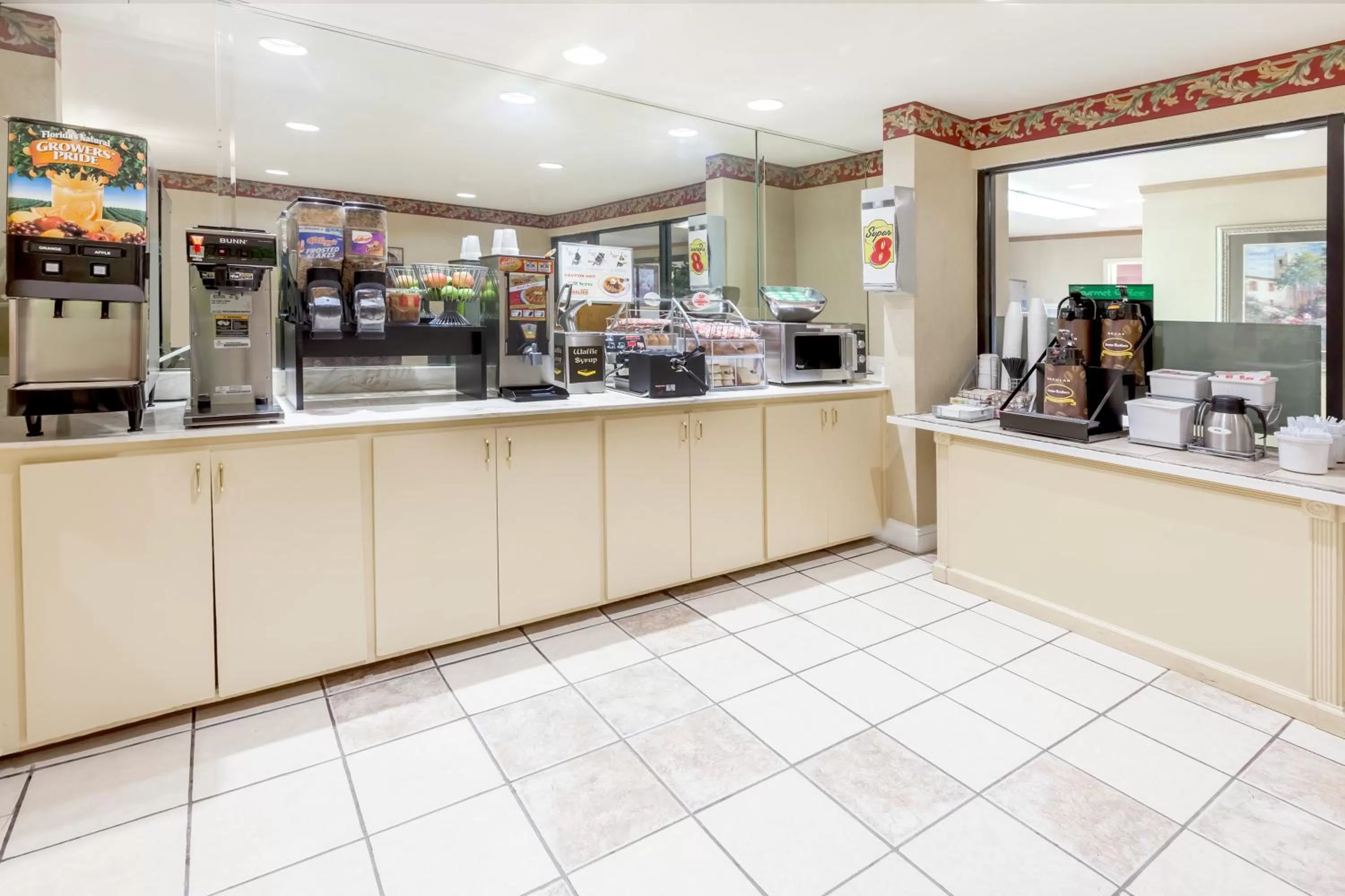 Breakfast in Super 8 by Wyndham Pine Bluff