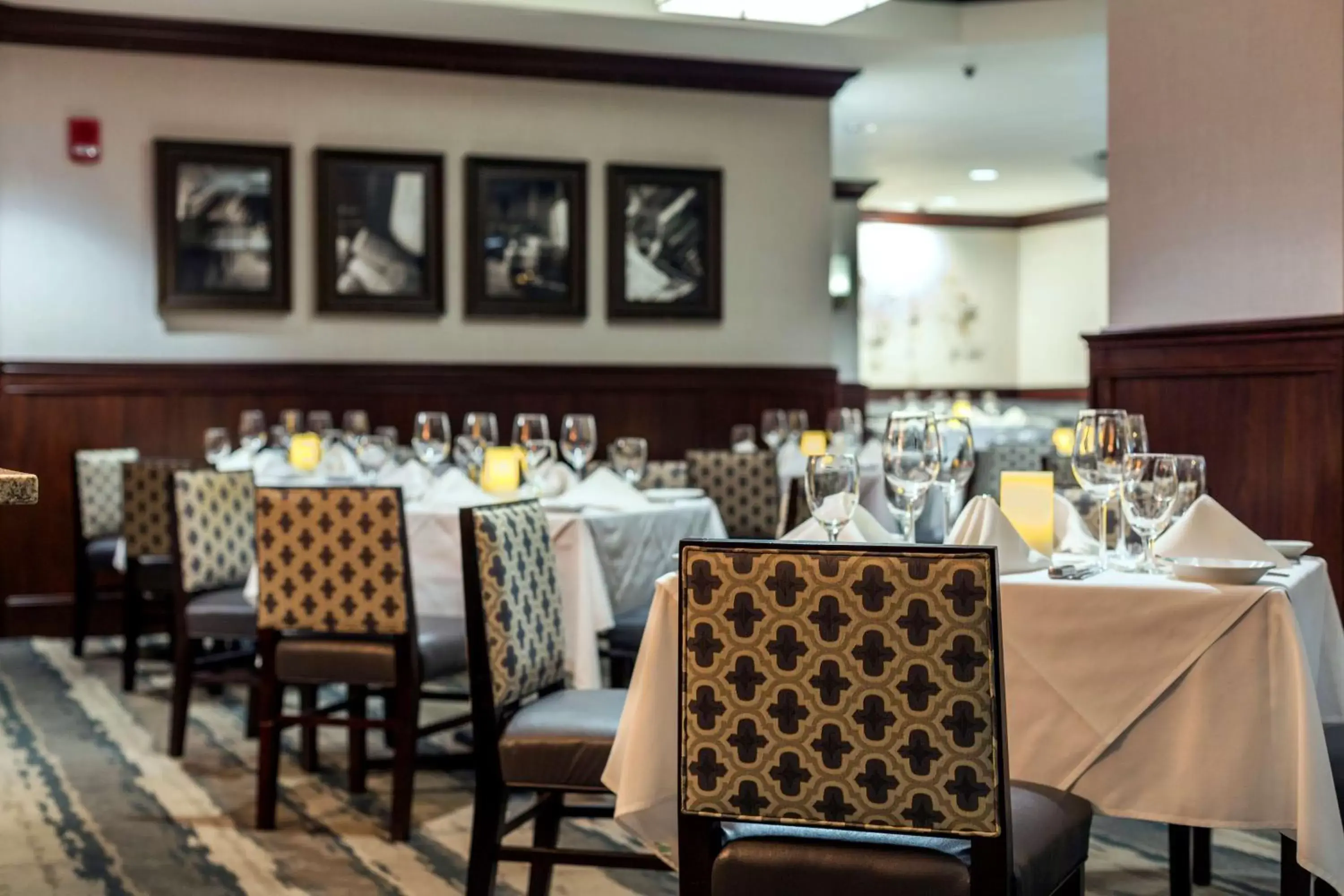 Restaurant/Places to Eat in Hilton Columbia Center
