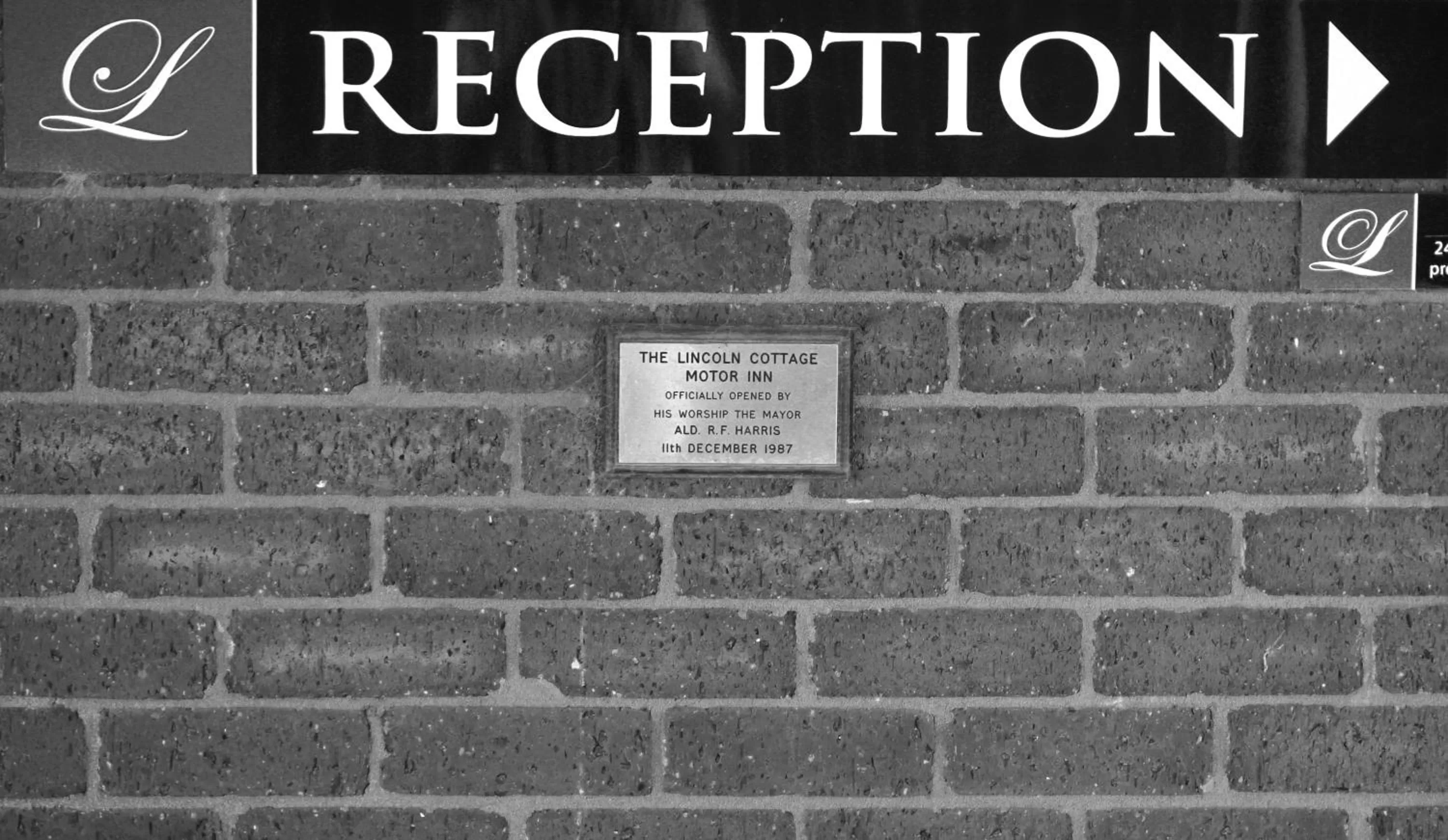 Property building in Lincoln Cottage Motor Inn